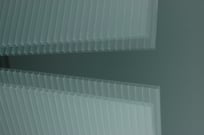 プラスチック段ボール きれい切断 ゴミが中に入らない