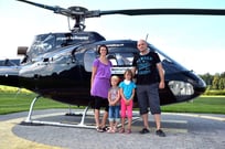 Eine Familie geht fliegen