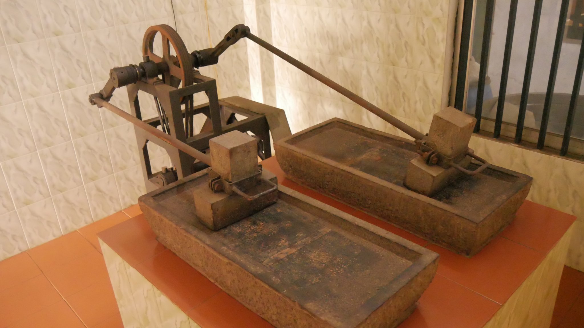 Geländerundgang - Mahlsteine für Ayurvedische Kräuter