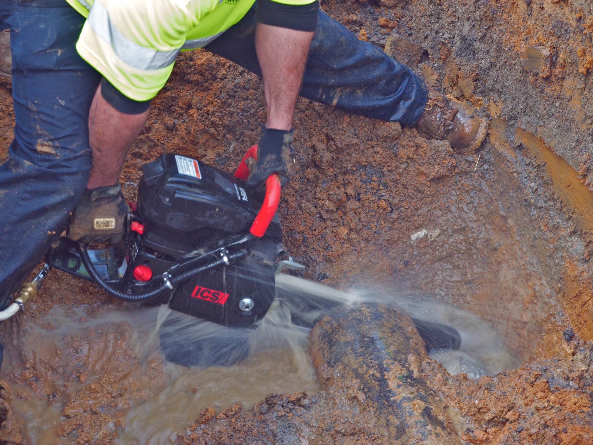 trotz wenig Aushubarbeiten ein präziser Schnitt