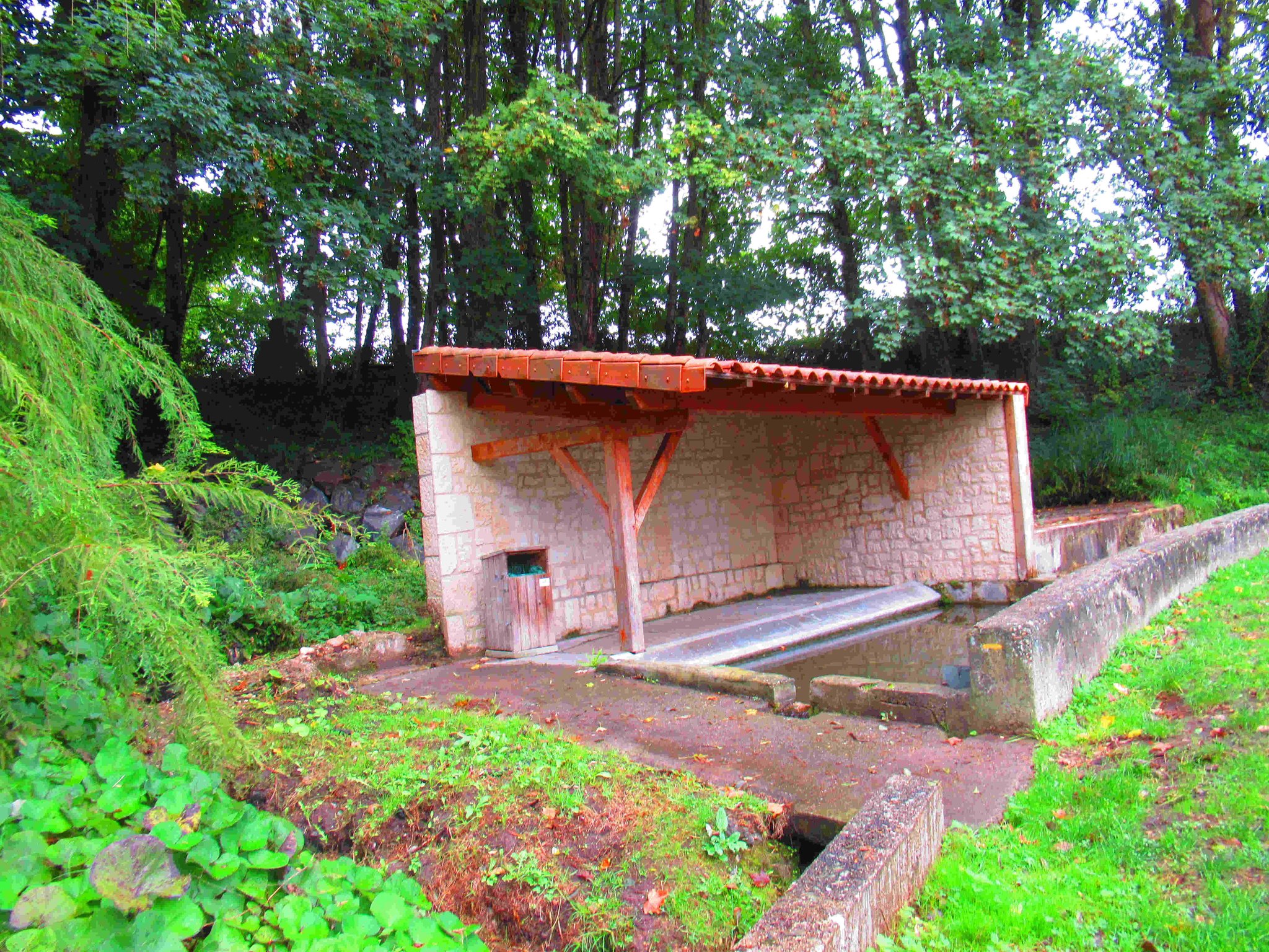 Lavoir le Pas du Loup.