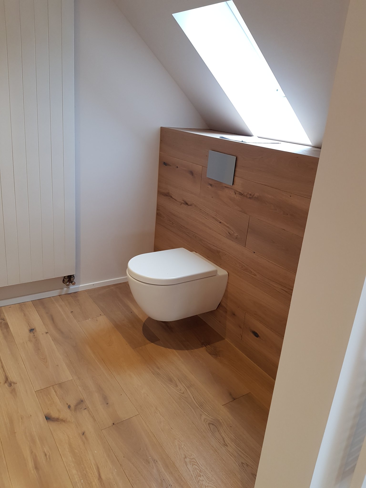 Neuer Boden, neue Wände und Decke in Glattputz