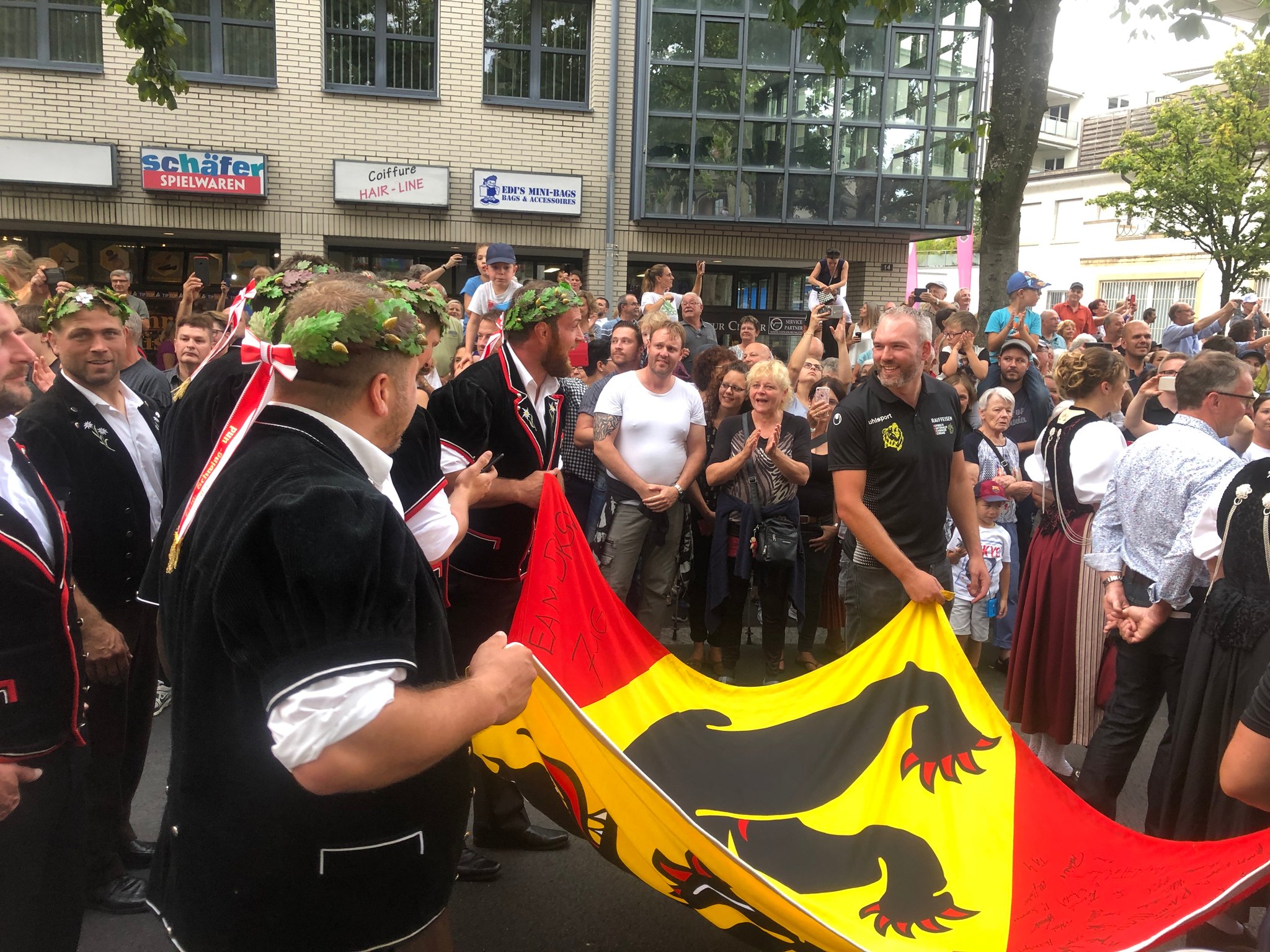 Eichenlaub, auch die andern Berner Eidgenossen liessen sich feiern