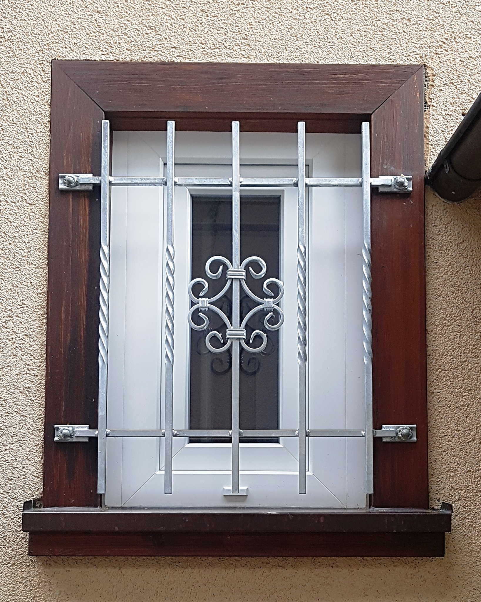 Fenstergitter Schmiedeeisen mit Zierelement