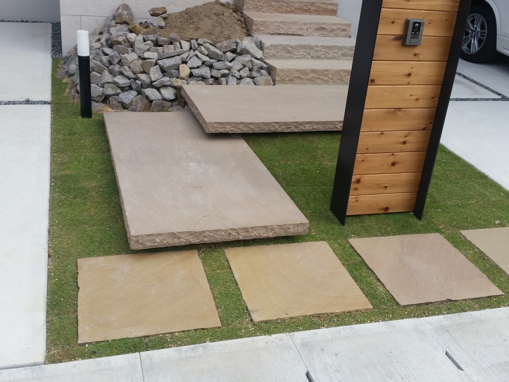 敷石　インド砂岩