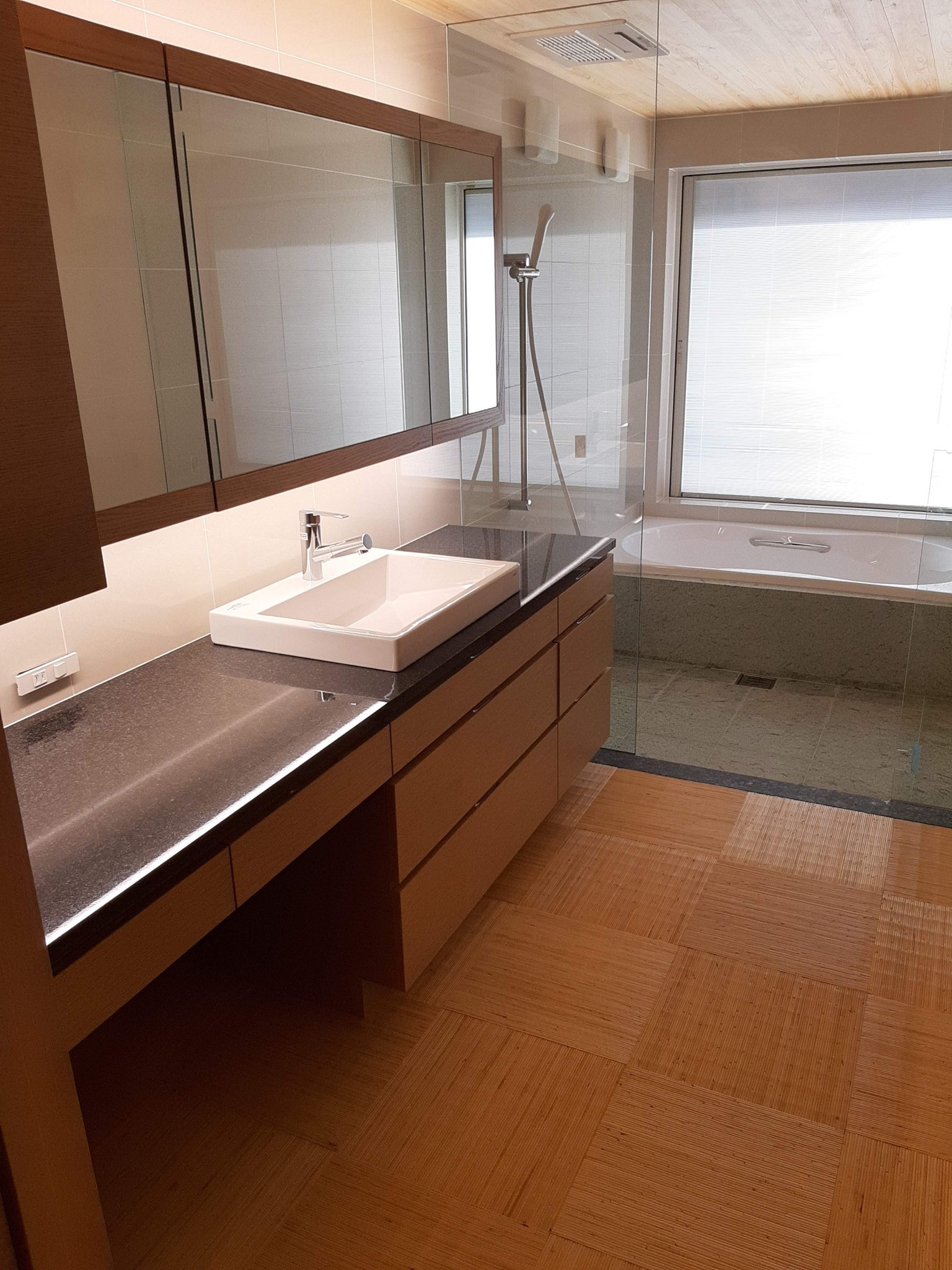 洗面カウンター　インパラブラック　