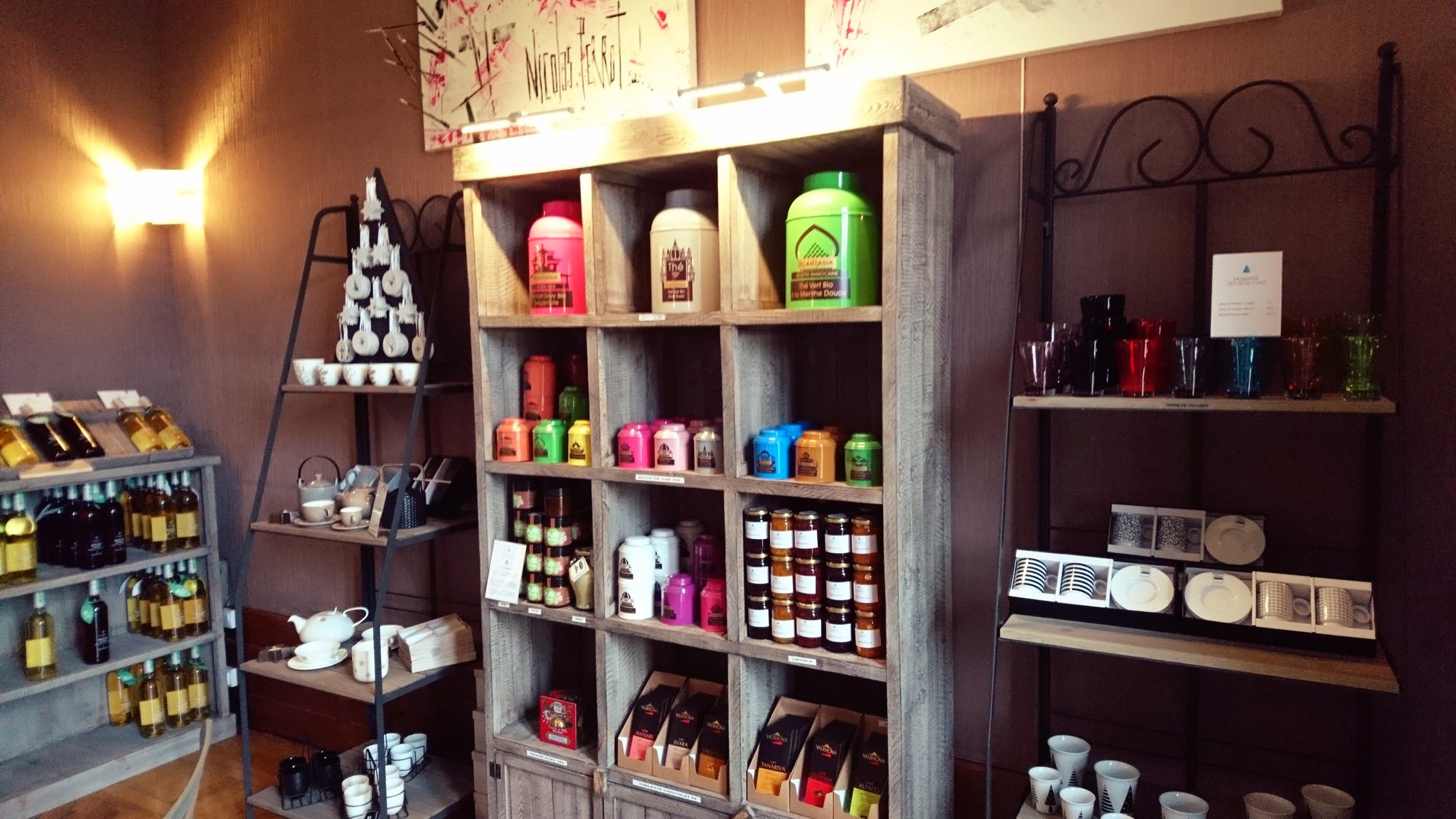 Thé en vrac, pâte à tartiner, crème pour les mains, bougies...