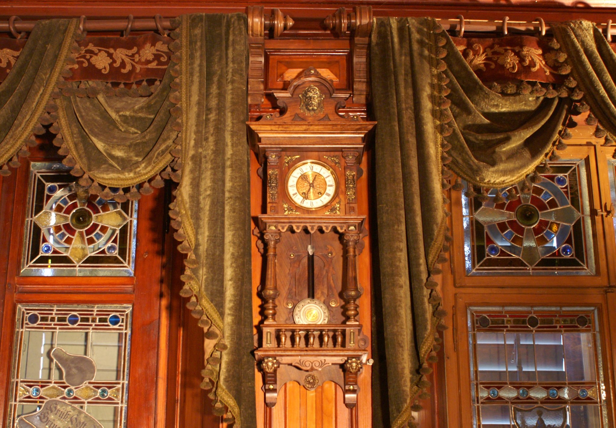 repräsentativer Regulateur aus der Zeit in der Ottikerstube (1882)