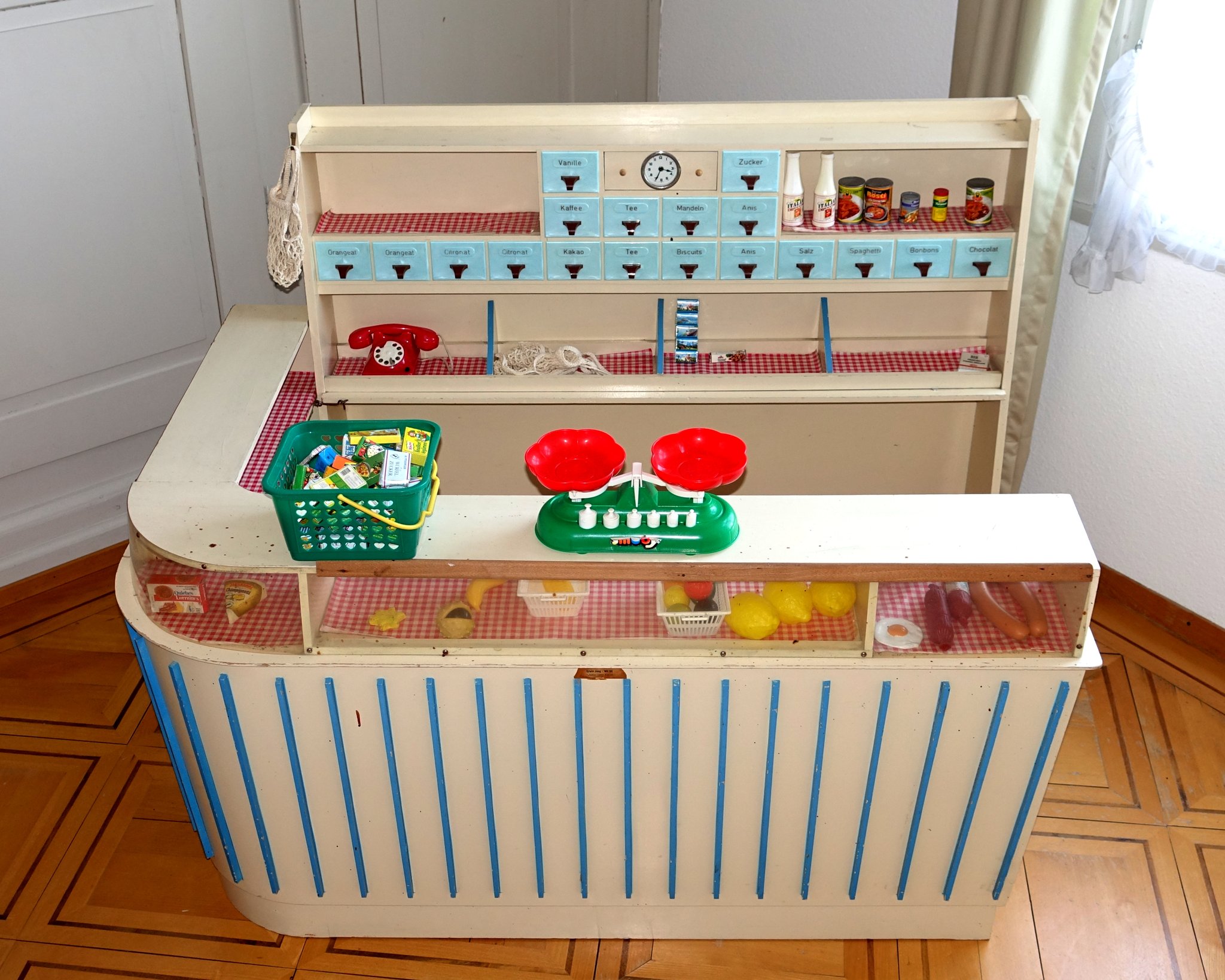 Nobler Verkäuferli-Stand aus den 1950er Jahren 