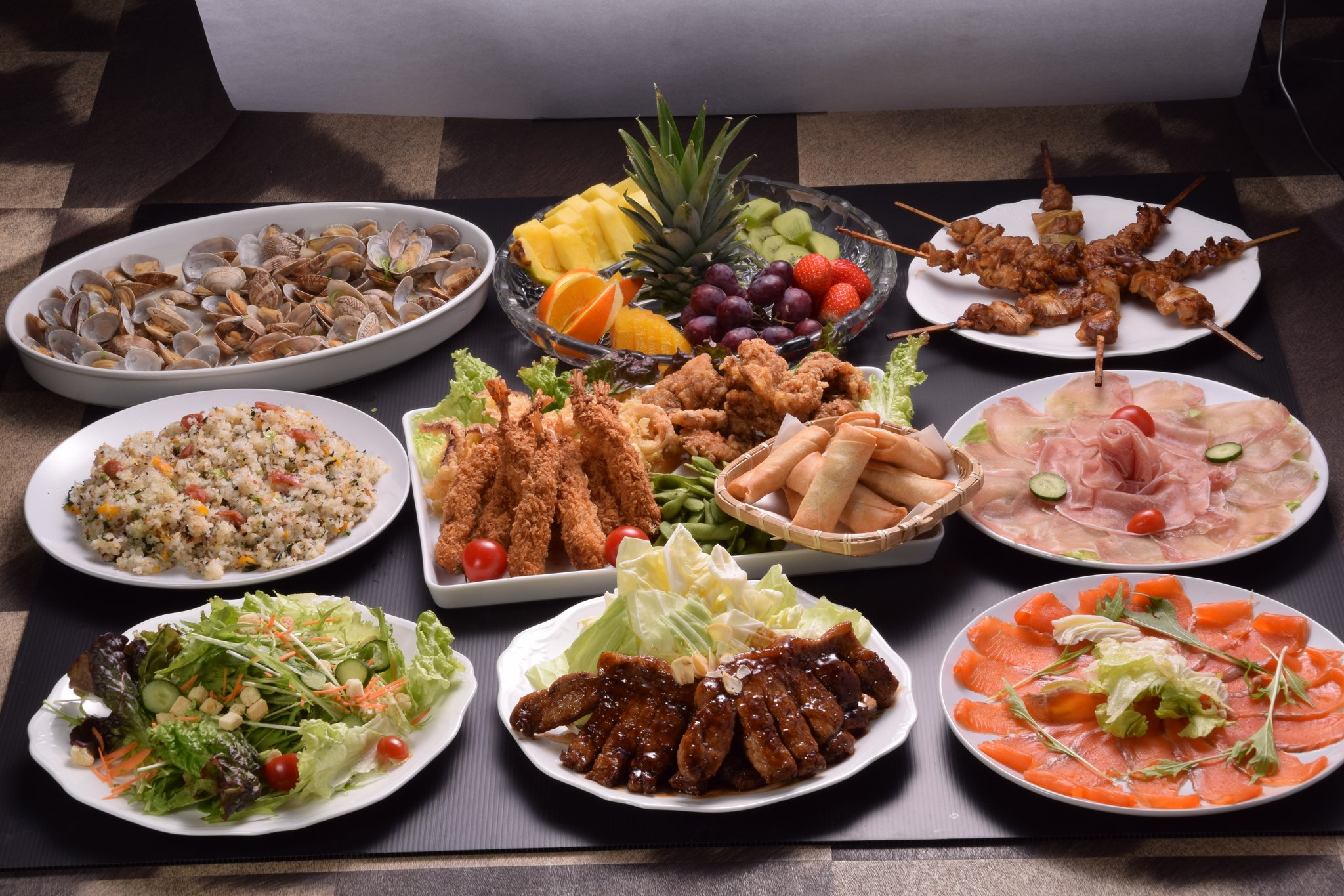 宴会料理の一例(サイドは季節によって変更します)