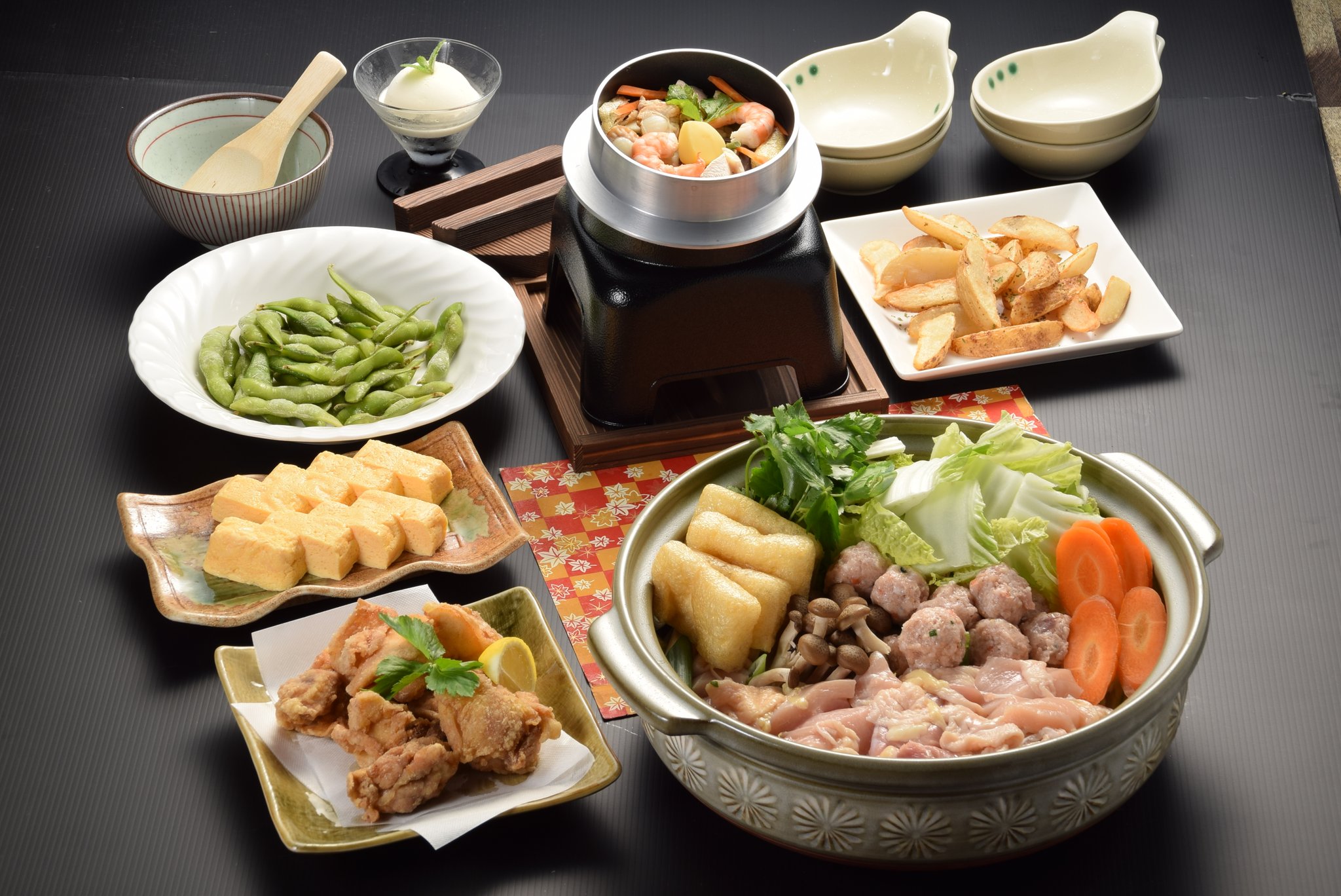 お鍋と釜飯(みくも店のみ)※現在釜飯を一時的に炊き込みご飯に変更しております。