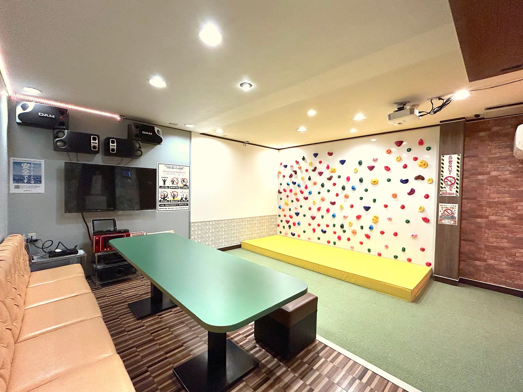 ボルダリングルーム「グランピ」2023.5OPEN!