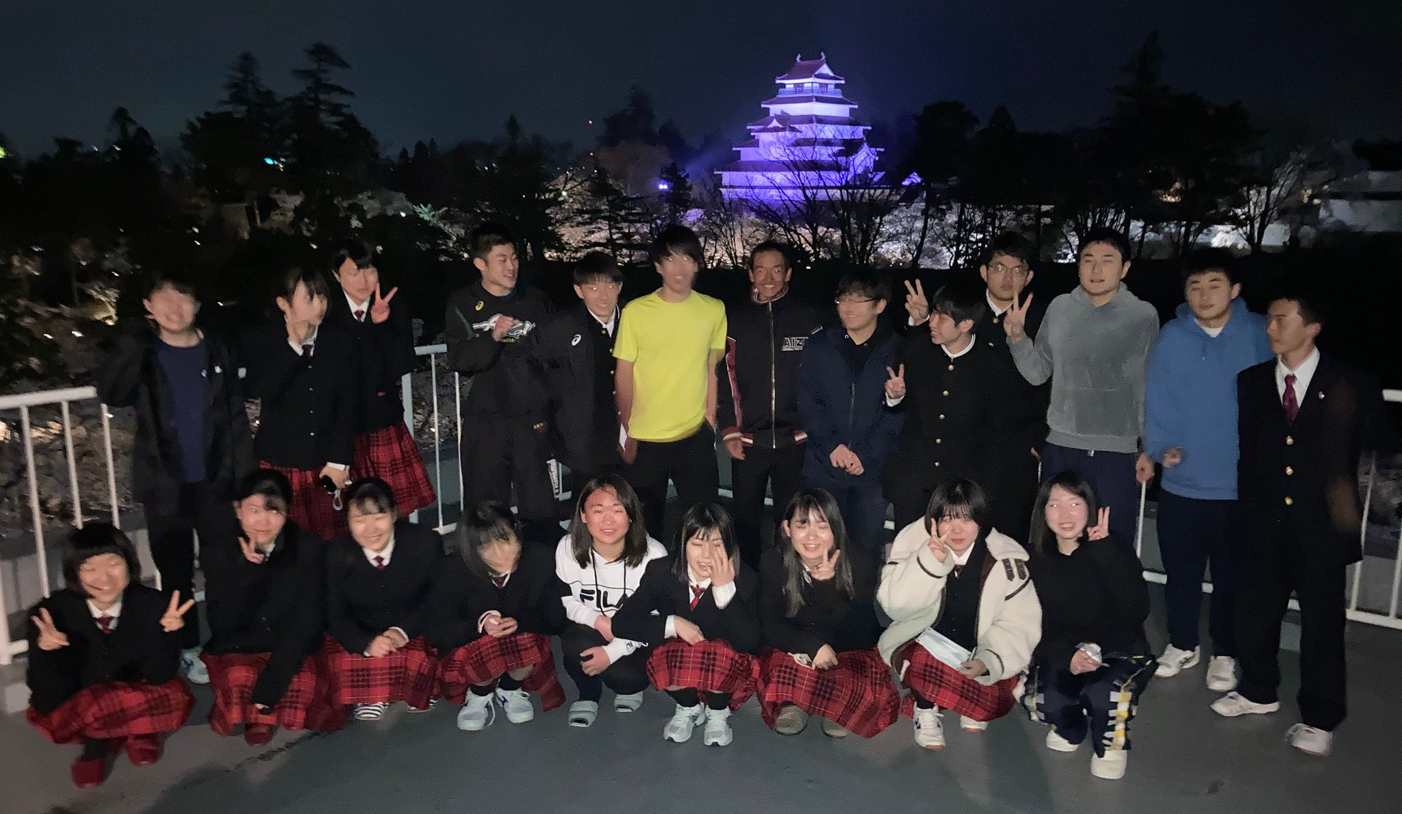 屋上から見る夜桜と鶴ヶ城!