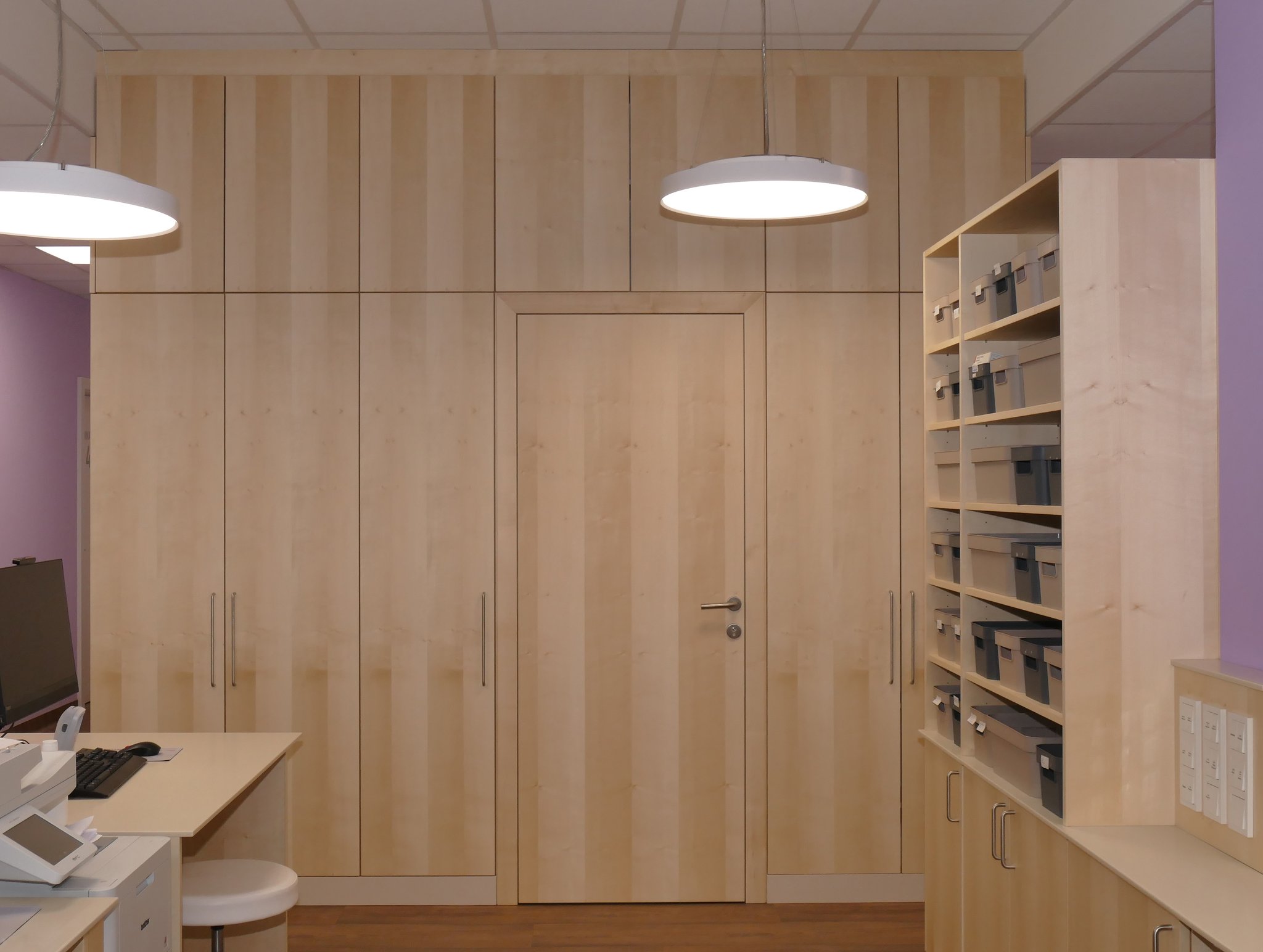 Möbelwand zur Apotheke