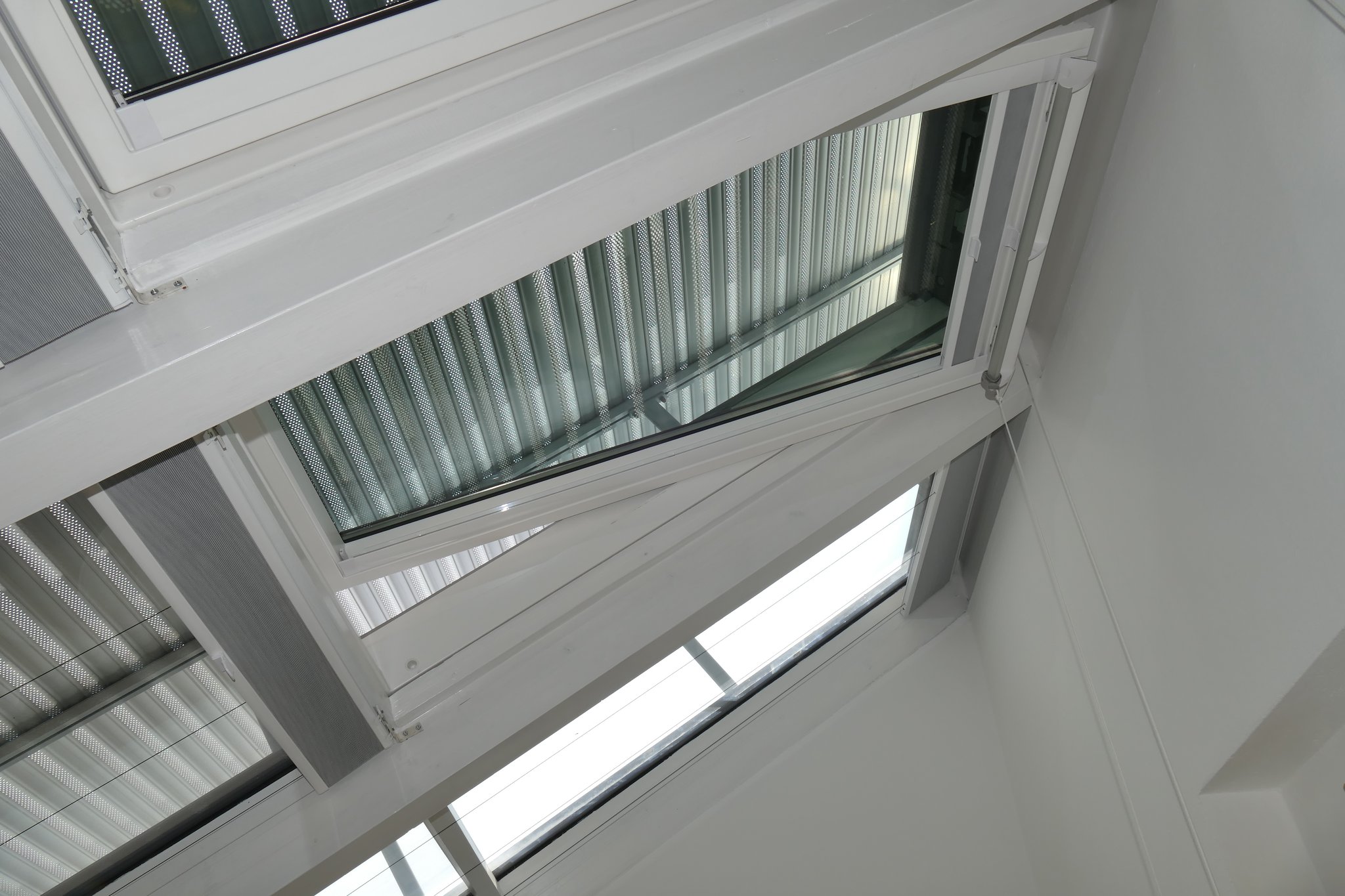 Abluftöffnung durch Dachflächenfenster am First