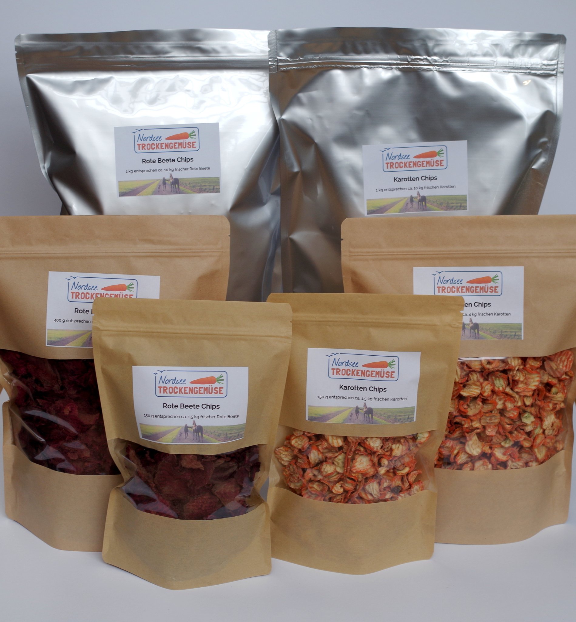 Unsere Rote Beete Chips & Karotten Chips in ihren drei Verpackungsgrößen. (1kg, 400g & 150g)