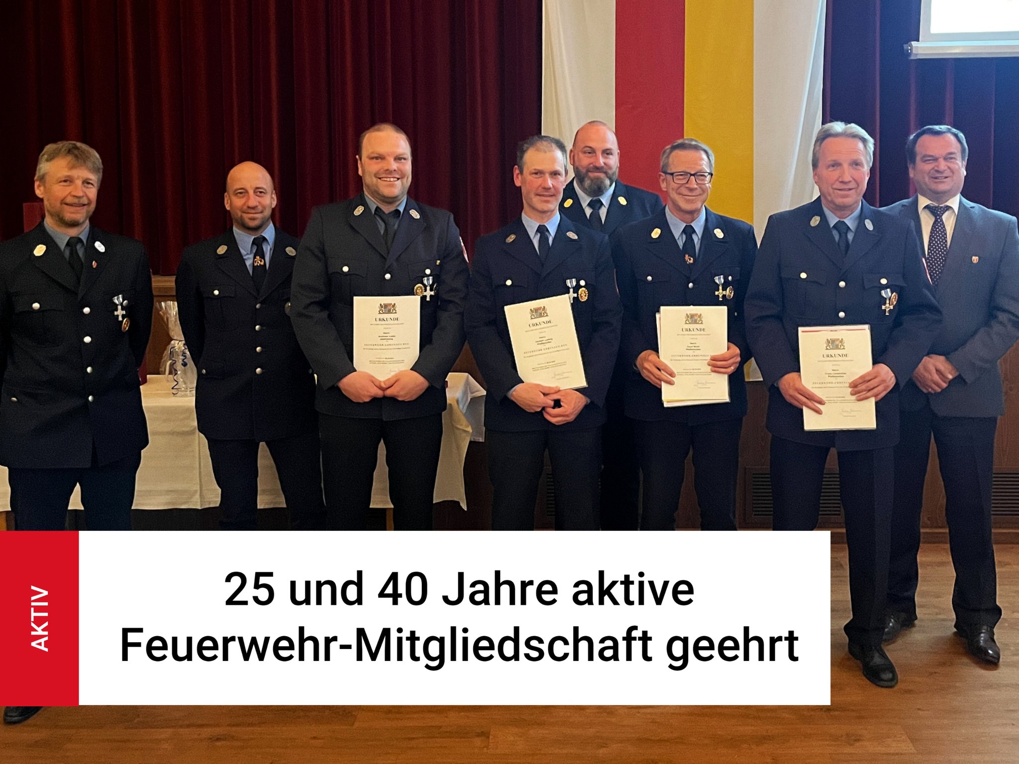 v.l.n.r.: Kommandant Jürgen Vogt, Kommandant FF Pfaffenhofen Dominik Wybrial, Andreas Loder, Herbert Ludwig (FF Pfaffenhofen), KBR Christoph Gasteiger, Josef Bichl (FF Pfaffenhofen), Franz Lindemiller (FF Pfaffenhofen) und Bürgermeister Erwin Fraunhofer