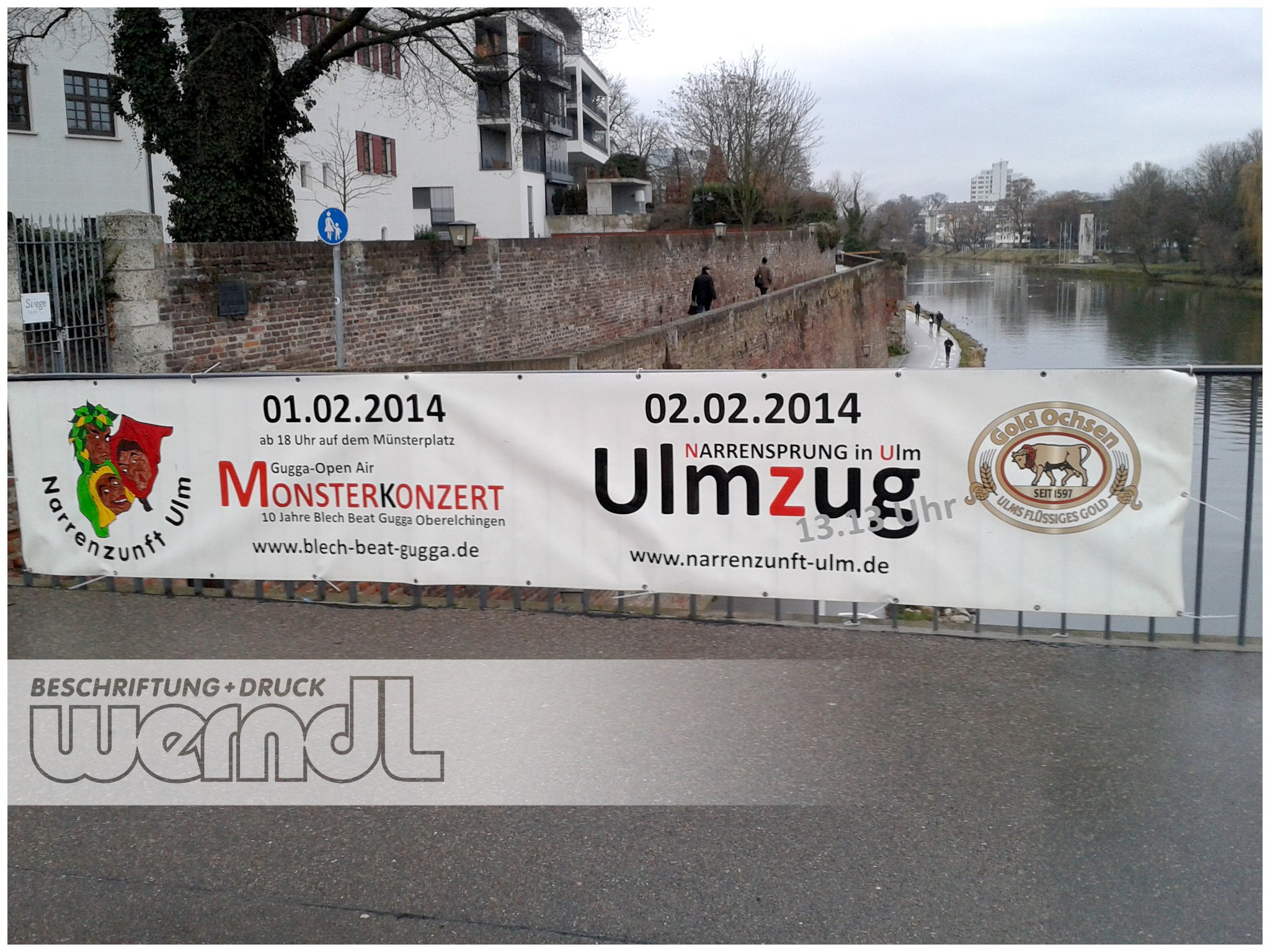 Planenbanner mit Veranstaltungshinweis