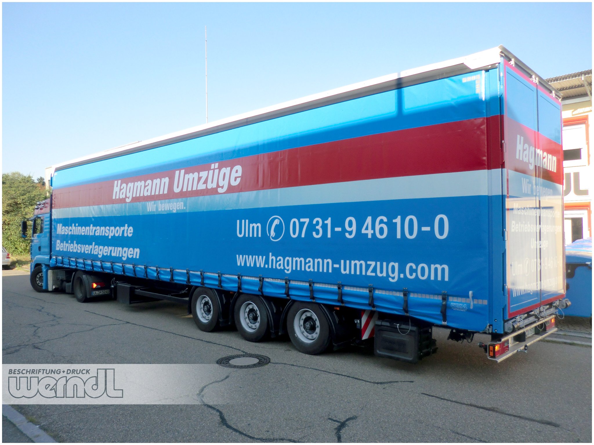 Sattelauflieger mit Plane