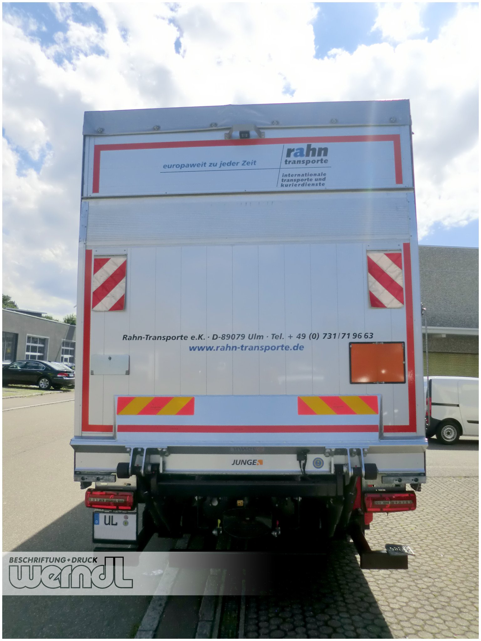 Flottenbeschriftung mit Planenaufbau