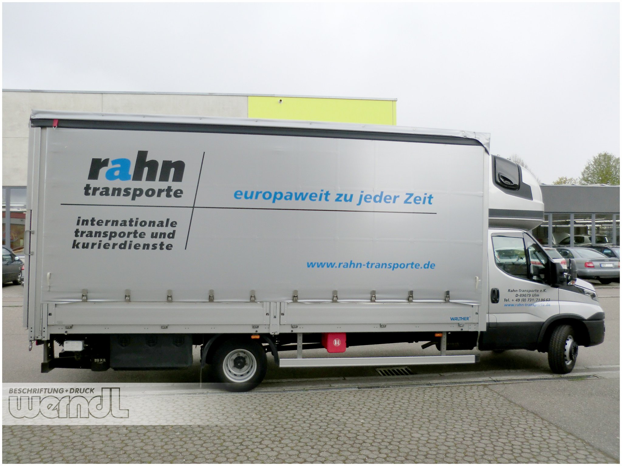 Flottenbeschriftung mit Planenaufbau