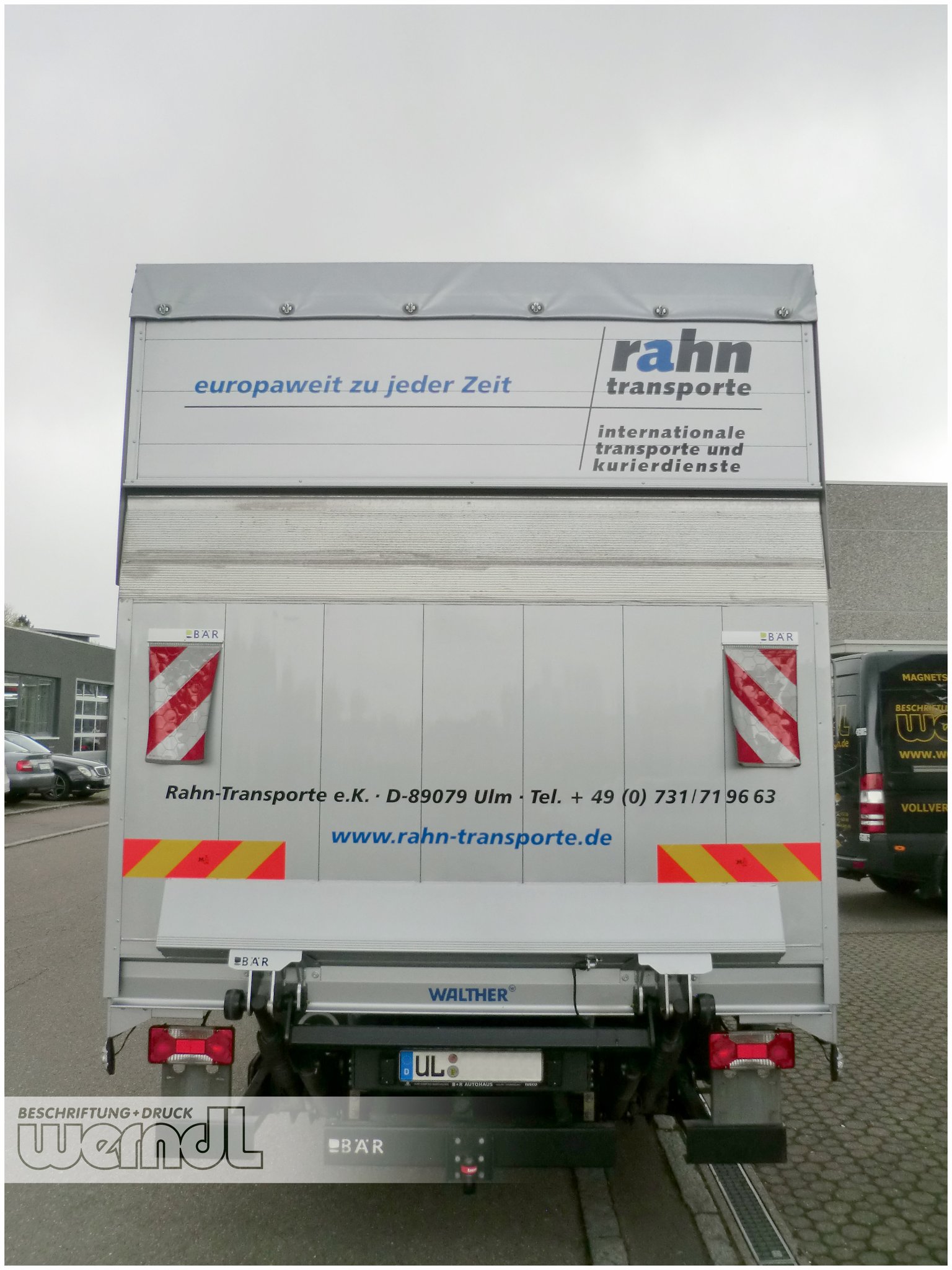 Flottenbeschriftung mit Planenaufbau