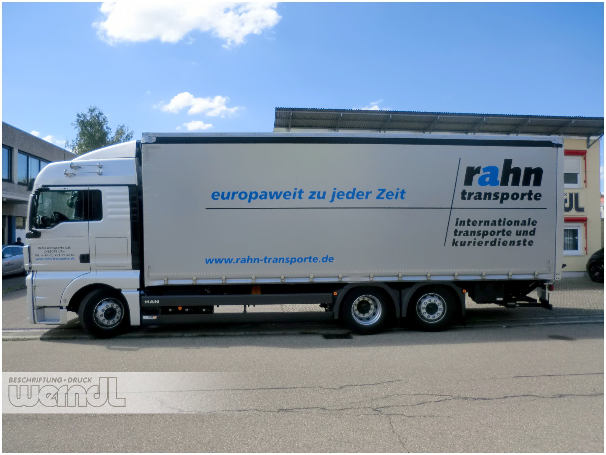 Flottenbeschriftung mit Planenaufbau