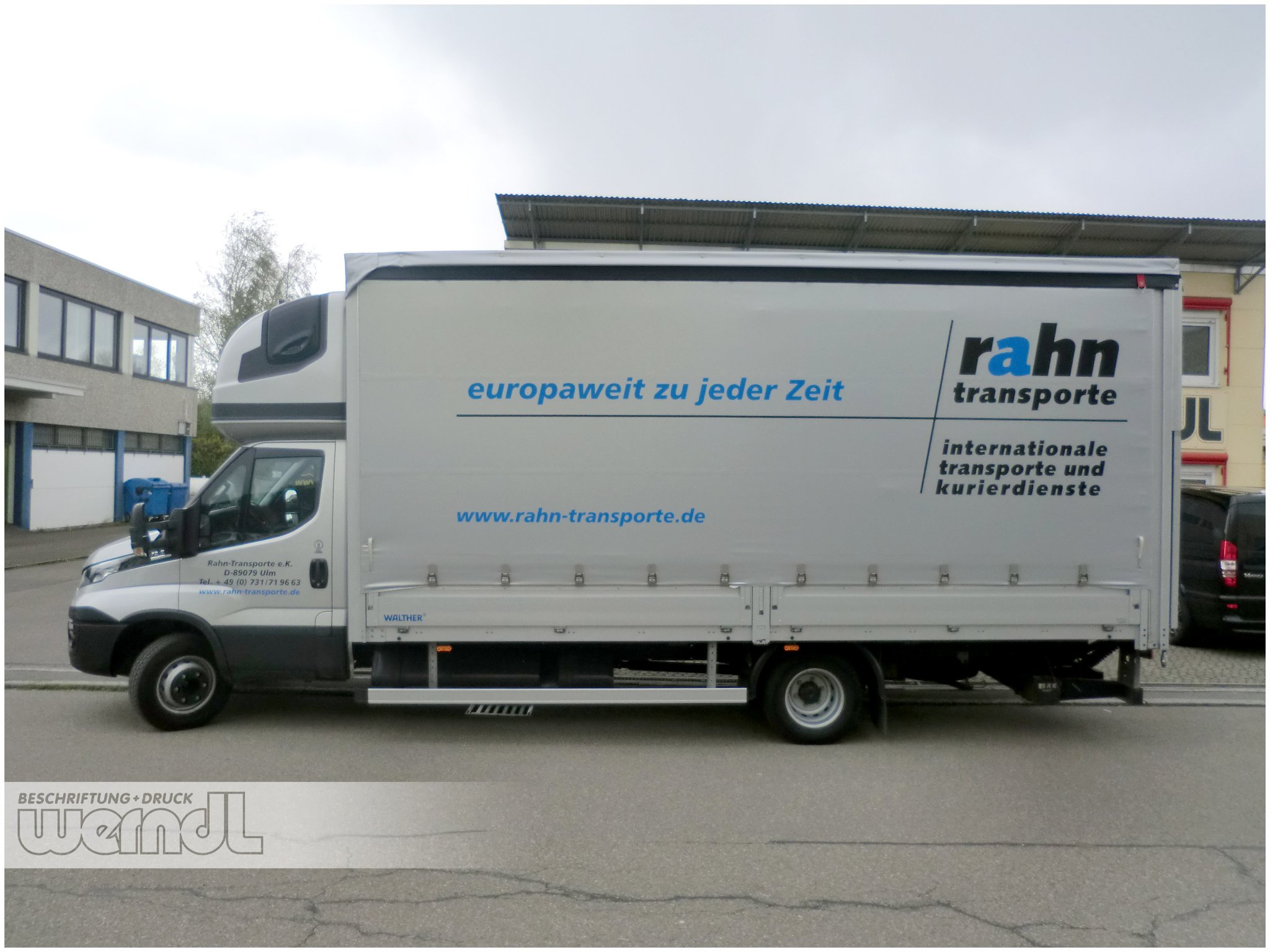 Flottenbeschriftung mit Planenaufbau