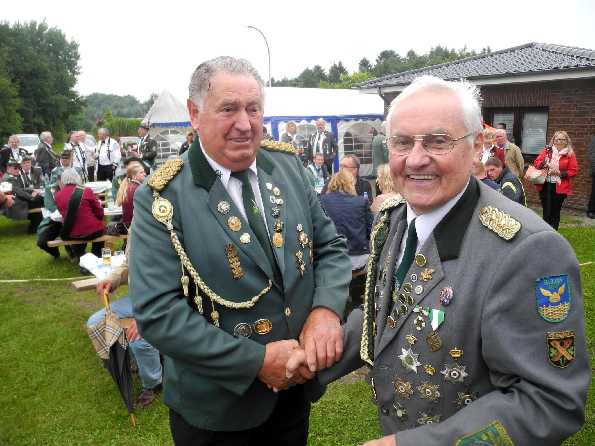 Herzlichen Glückwunsch, lieber Didi. Foto: Bauer