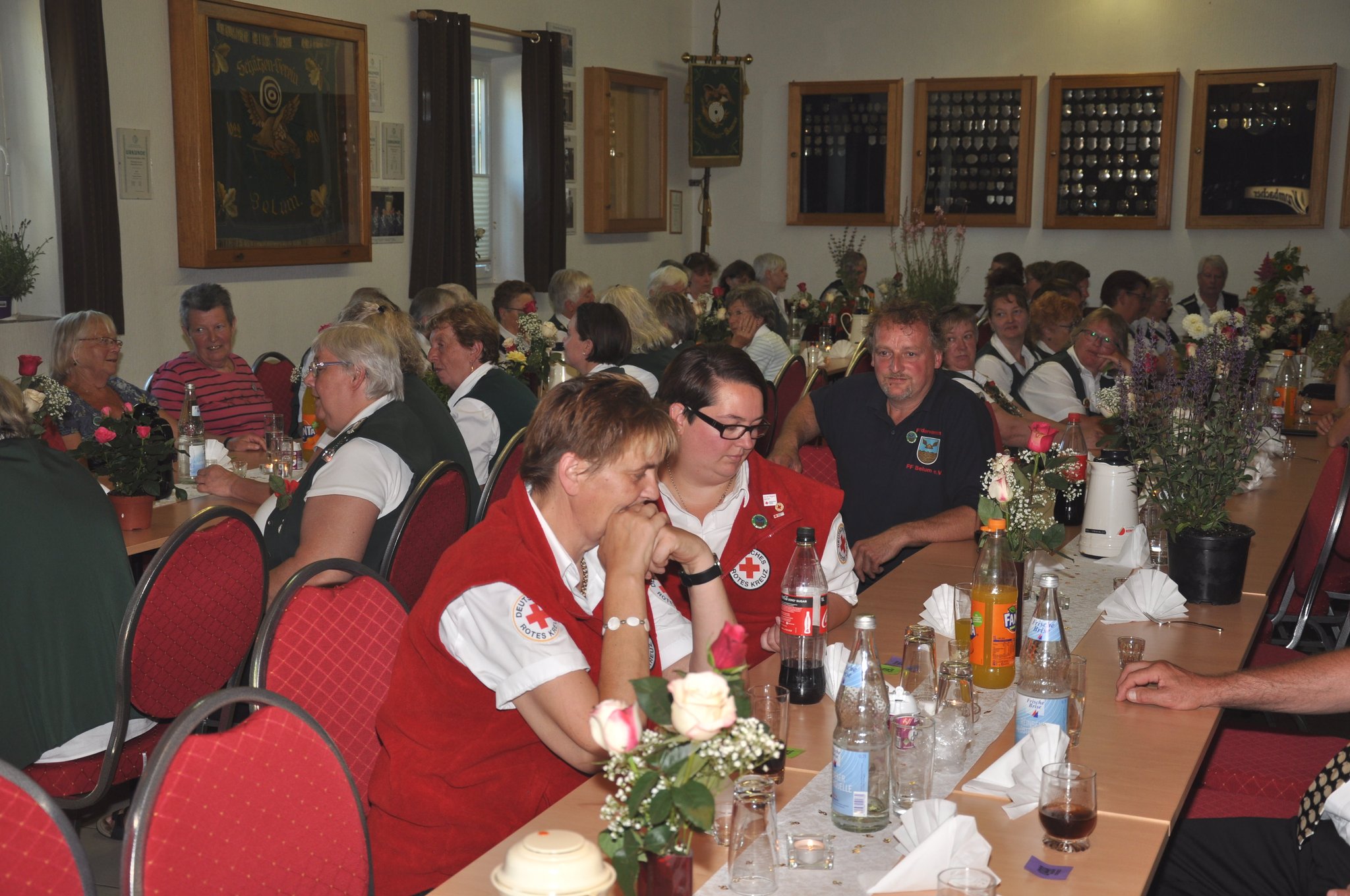 Das mit Gästen gefüllte Schützenhaus in Belum