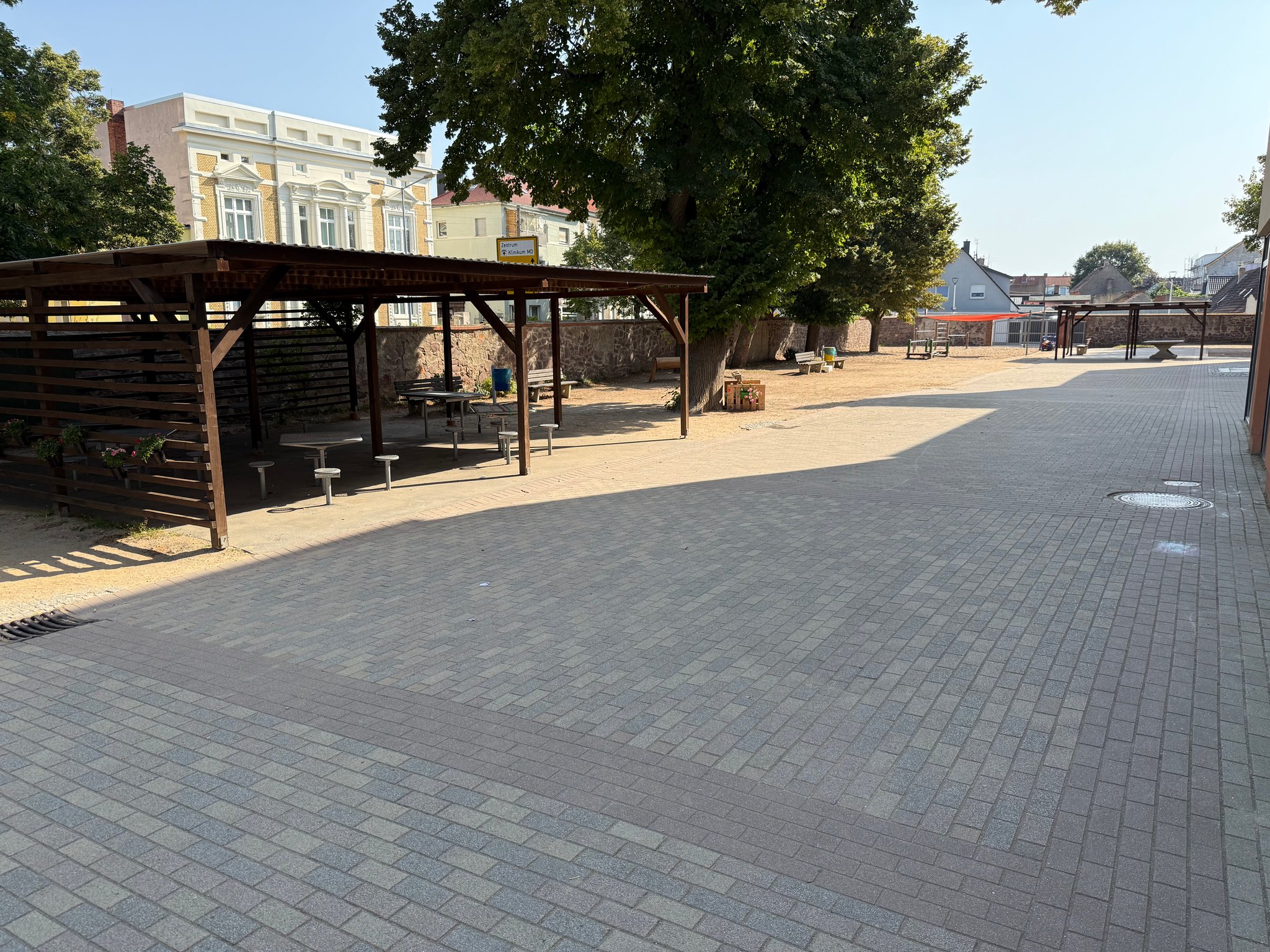 Unser Schulhof dient zur Erholung...