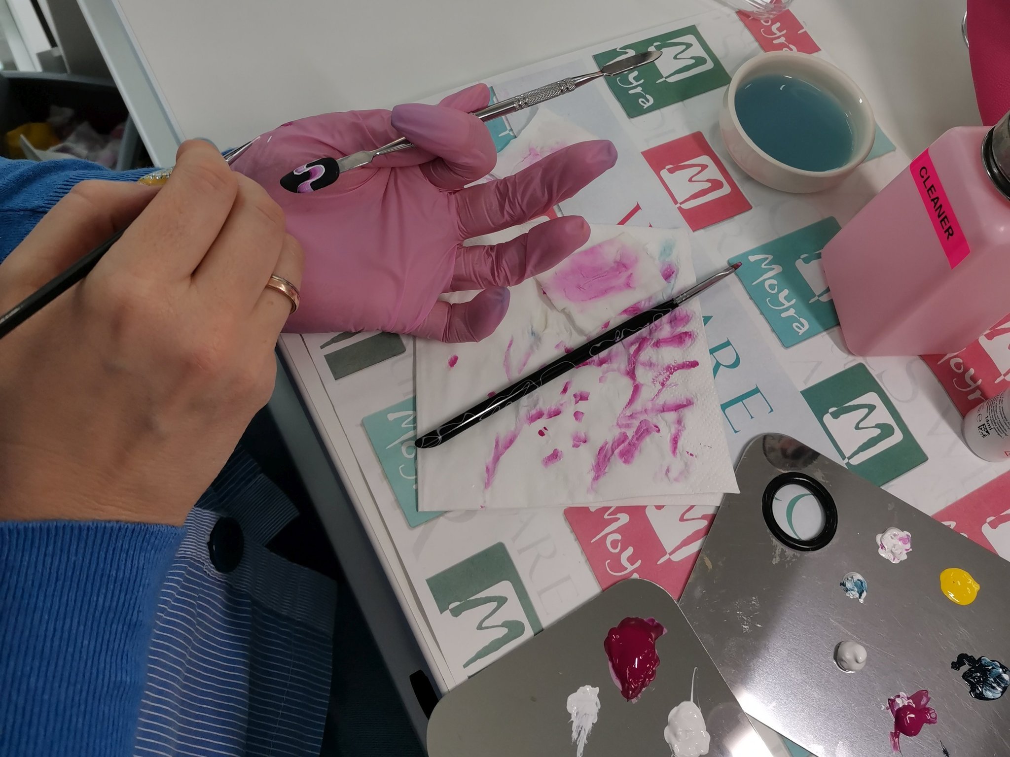 NailArt One Stroke Schulung in der NailsAcademy in Wien 21