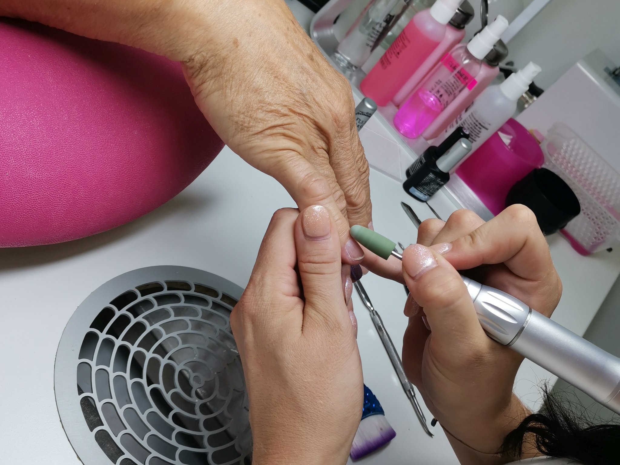 Maniküre Russische Maniküre Schulung in der NailsAcademy in Wien 21