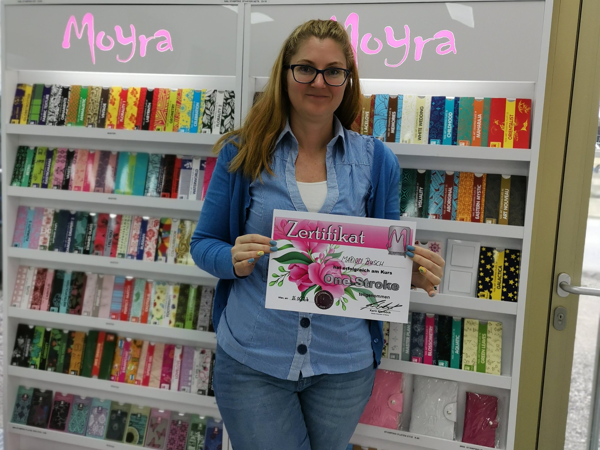 NailArt One Stroke Schulung in der NailsAcademy in Wien 21