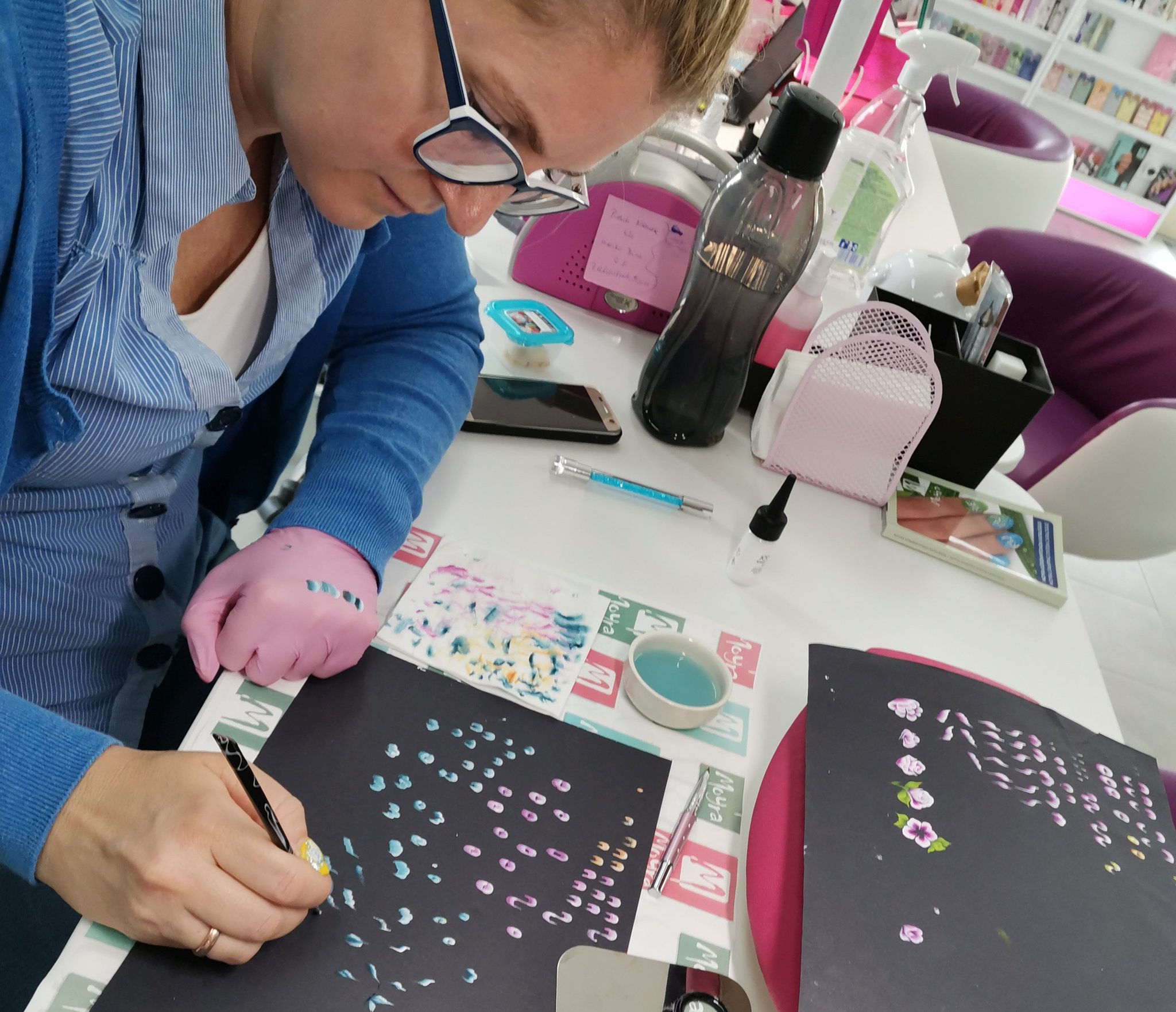 NailArt One Stroke Schulung in der NailsAcademy in Wien 21