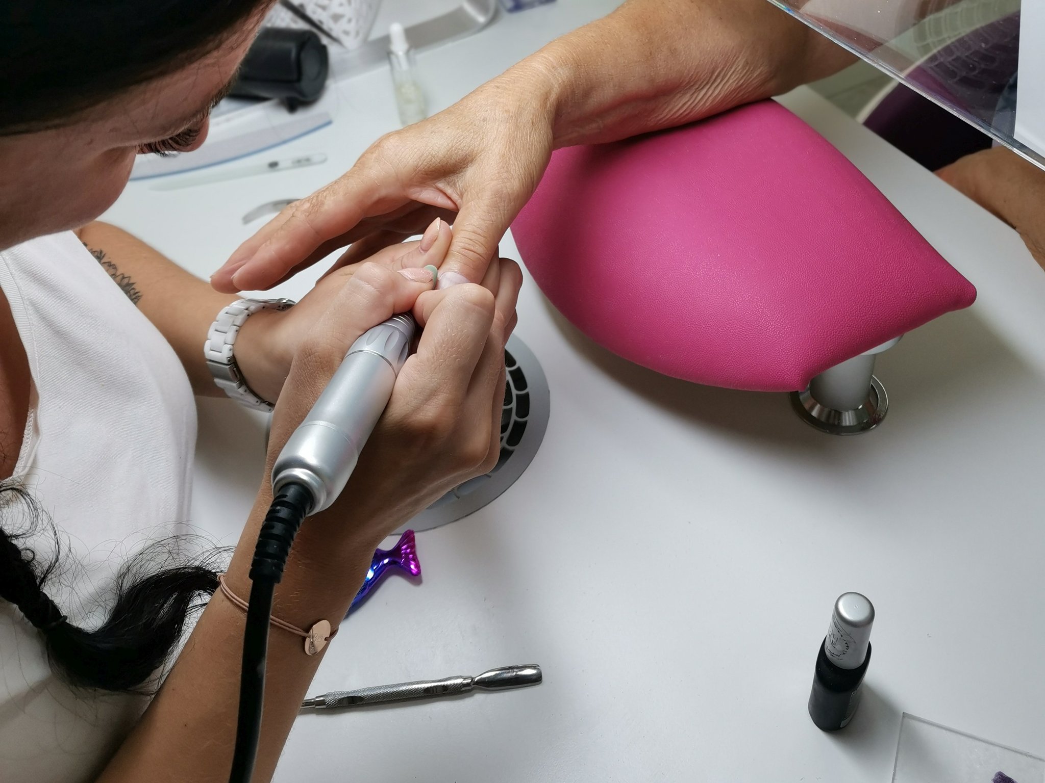 Maniküre Russische Maniküre Schulung in der NailsAcademy in Wien 21