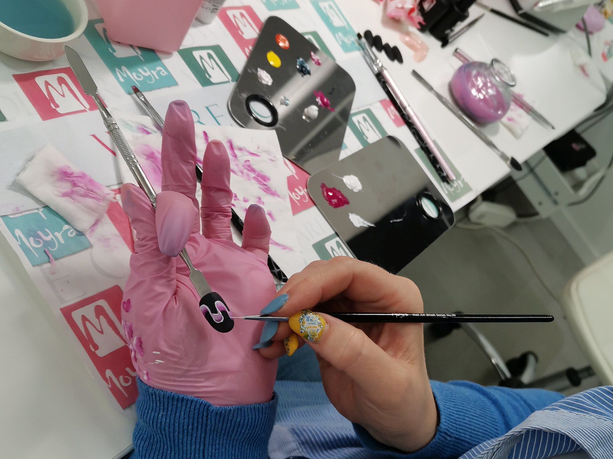 NailArt One Stroke Schulung in der NailsAcademy in Wien 21