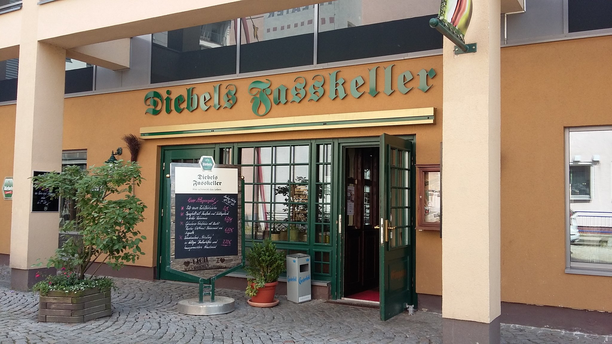 Eingangsbereich Diebels Fasskeller