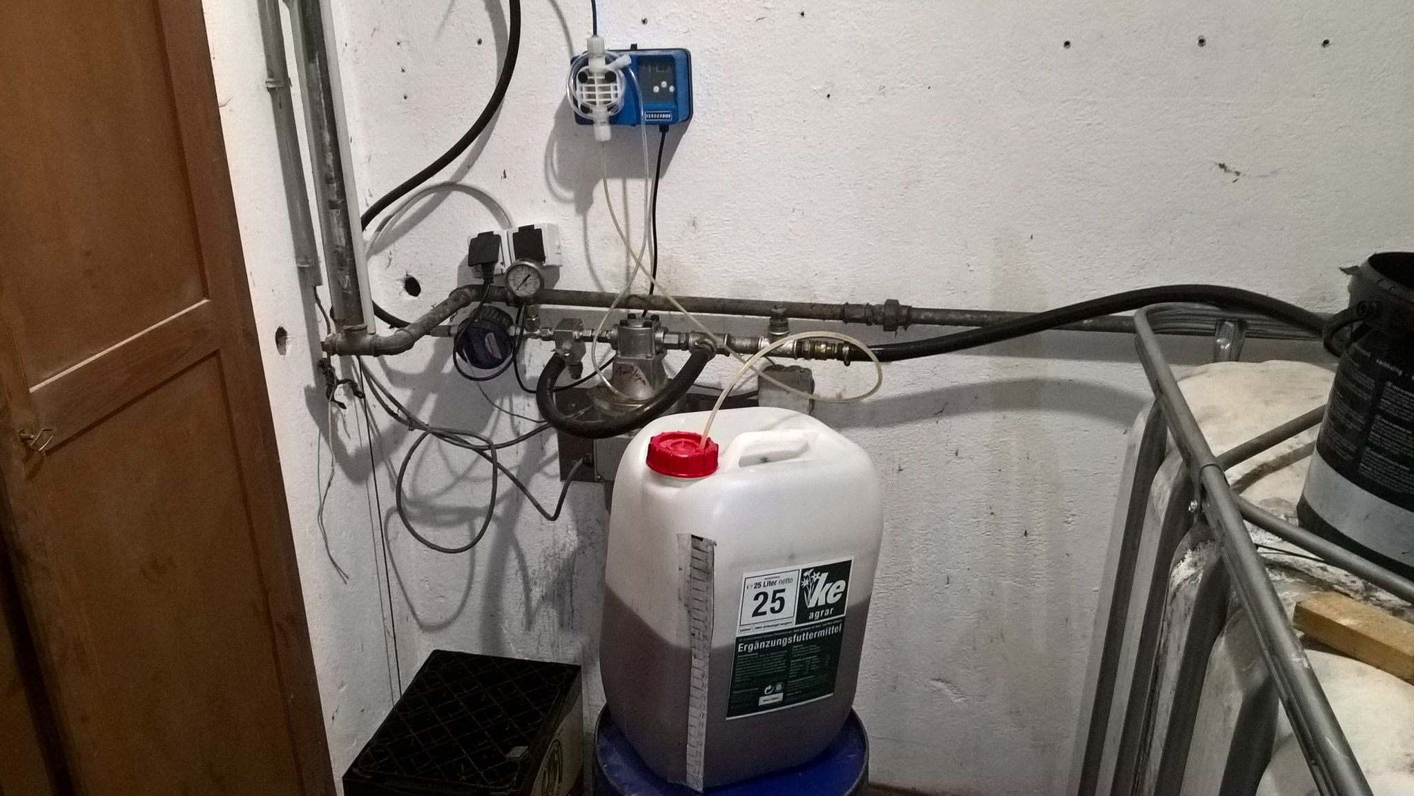 Die Dosierung von KE-agrar erfolgt mit einer Dosierpumpe.