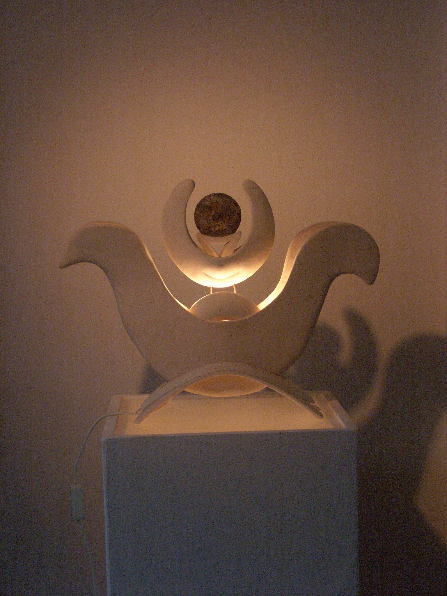 Sonne und Monde, Lichtobjekt, Kraftobjekte Wolfgang Wallner Hall in Tirol