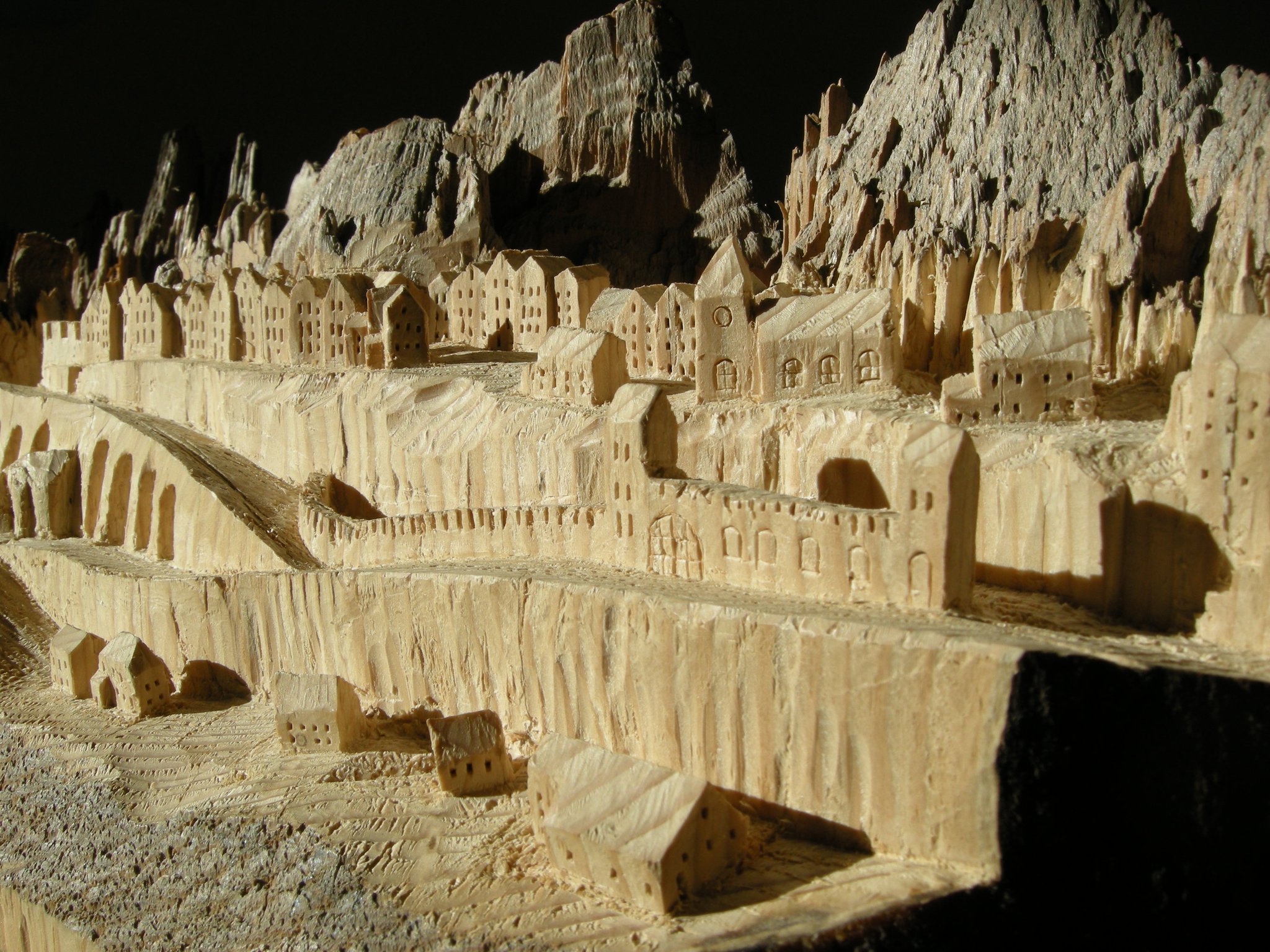 Schnitzerei von Kevin Widmer, dem Sohn des Künstlers Paul Widmer