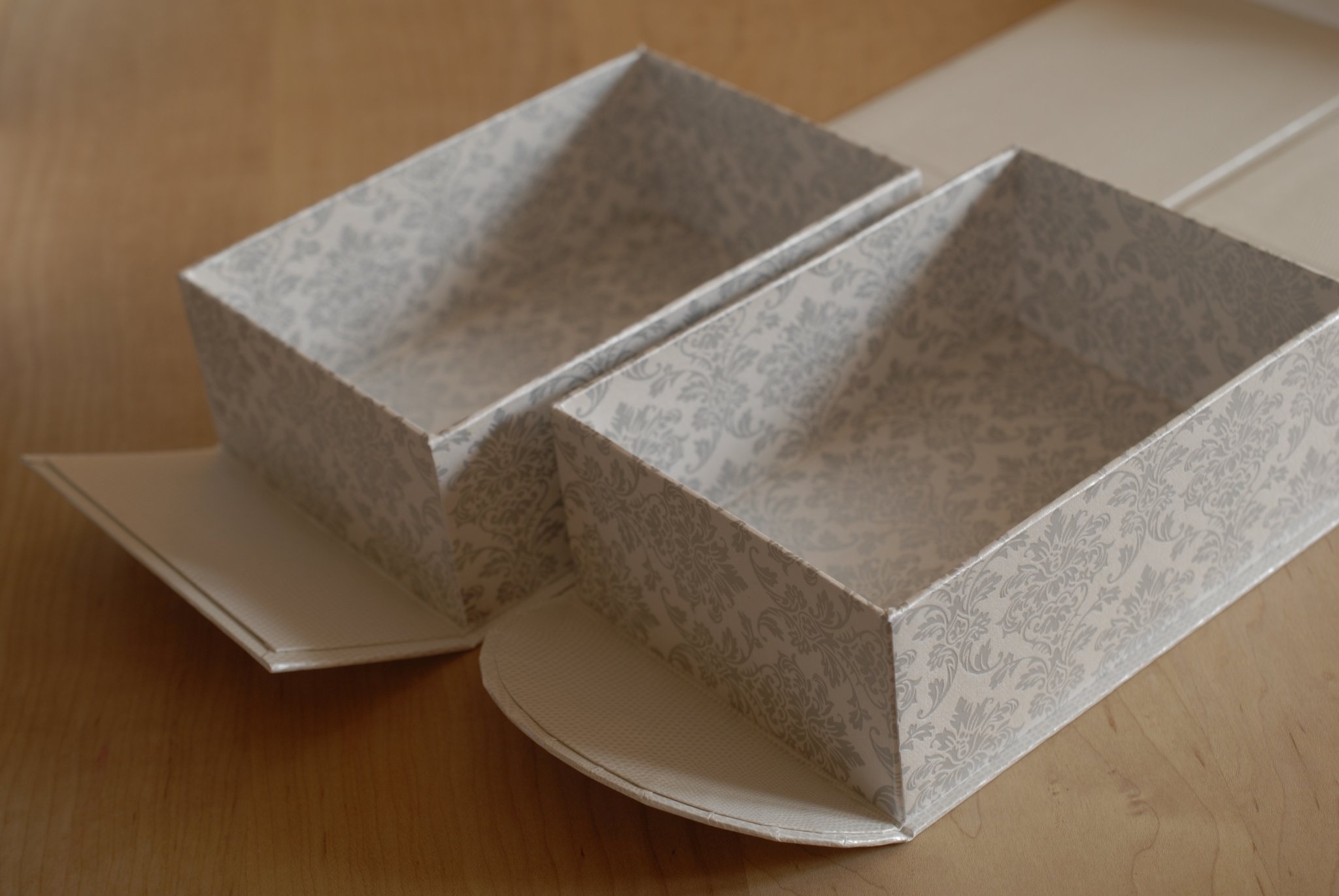 Boxes with curved magnetic edges, Fleur*Fleur*