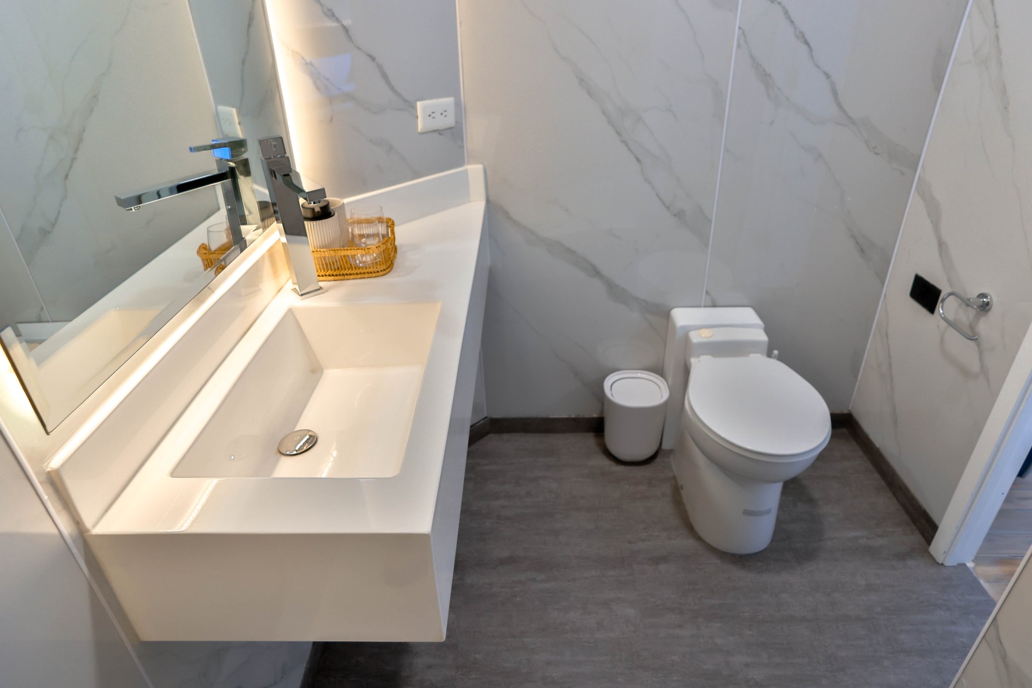 Bathroom of a cabin of the boat Galaxy Diver II - Galapagos Shark Diving