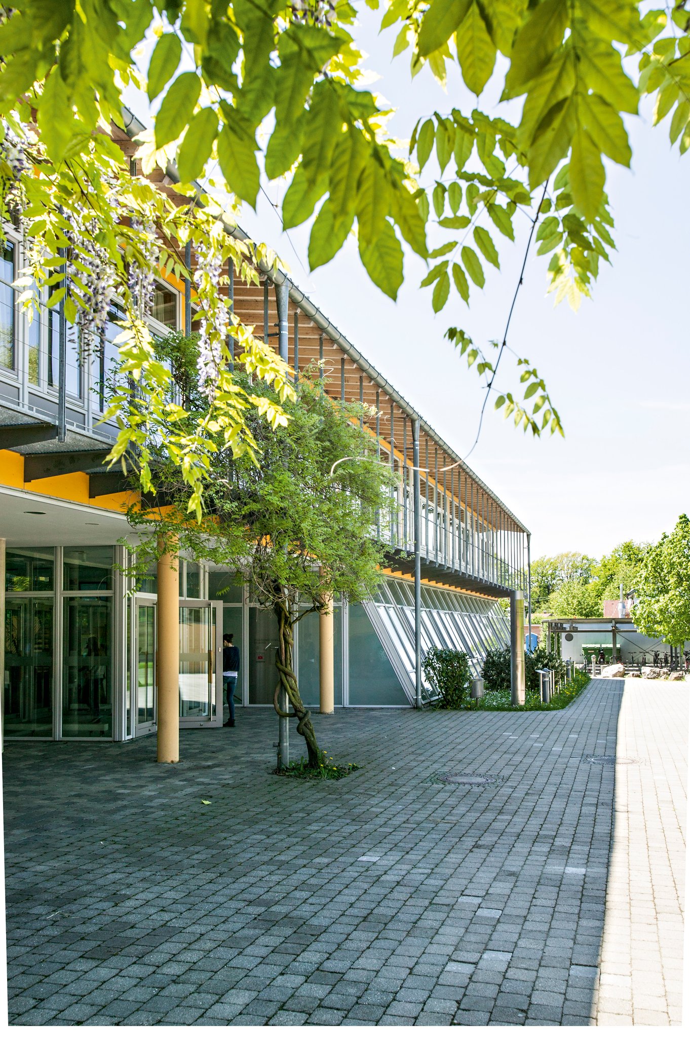 Haupteingang unseres Schulgebäudes