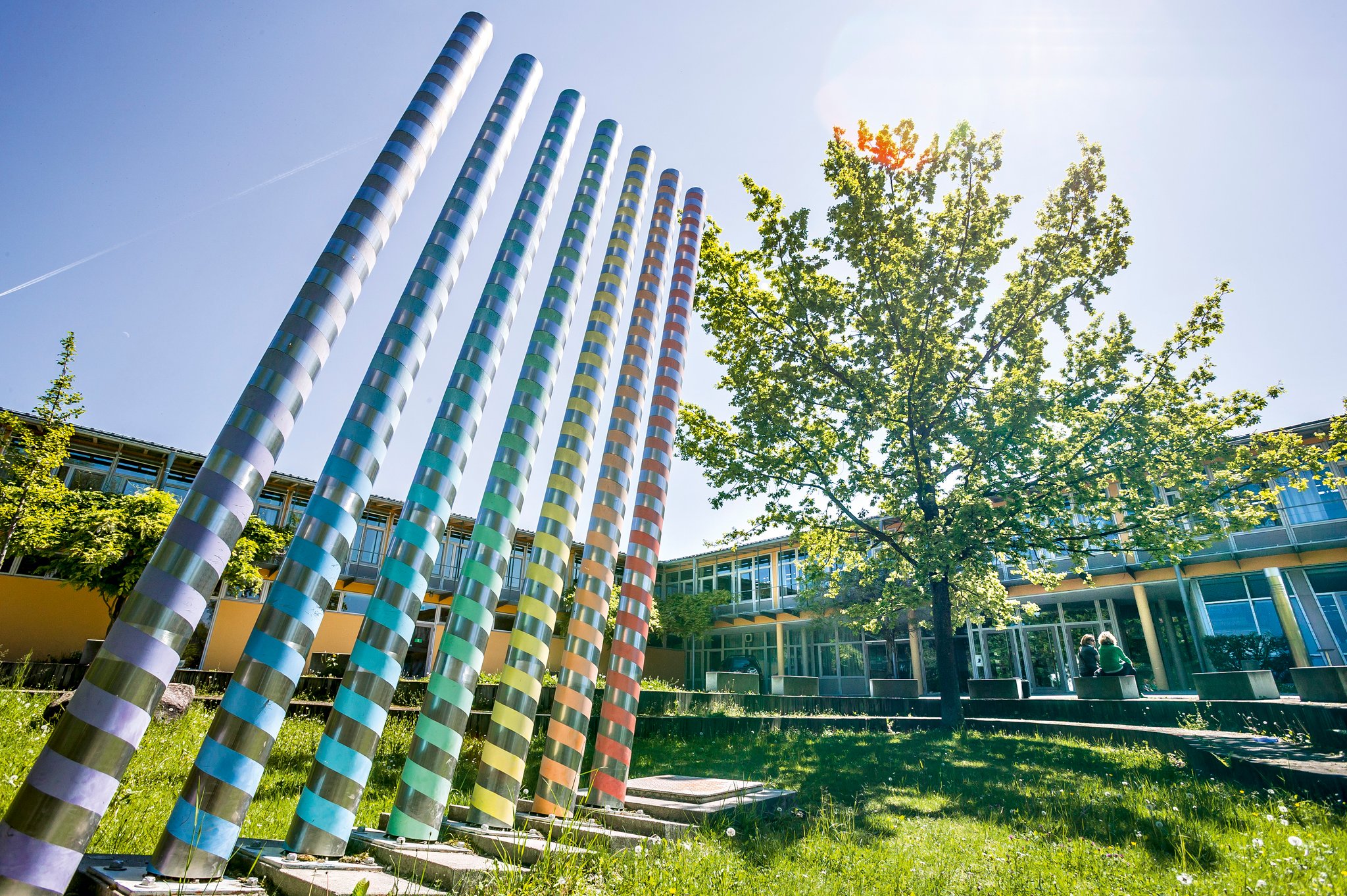 Statue "Sieben Säulen" in unserem Pausenhof
