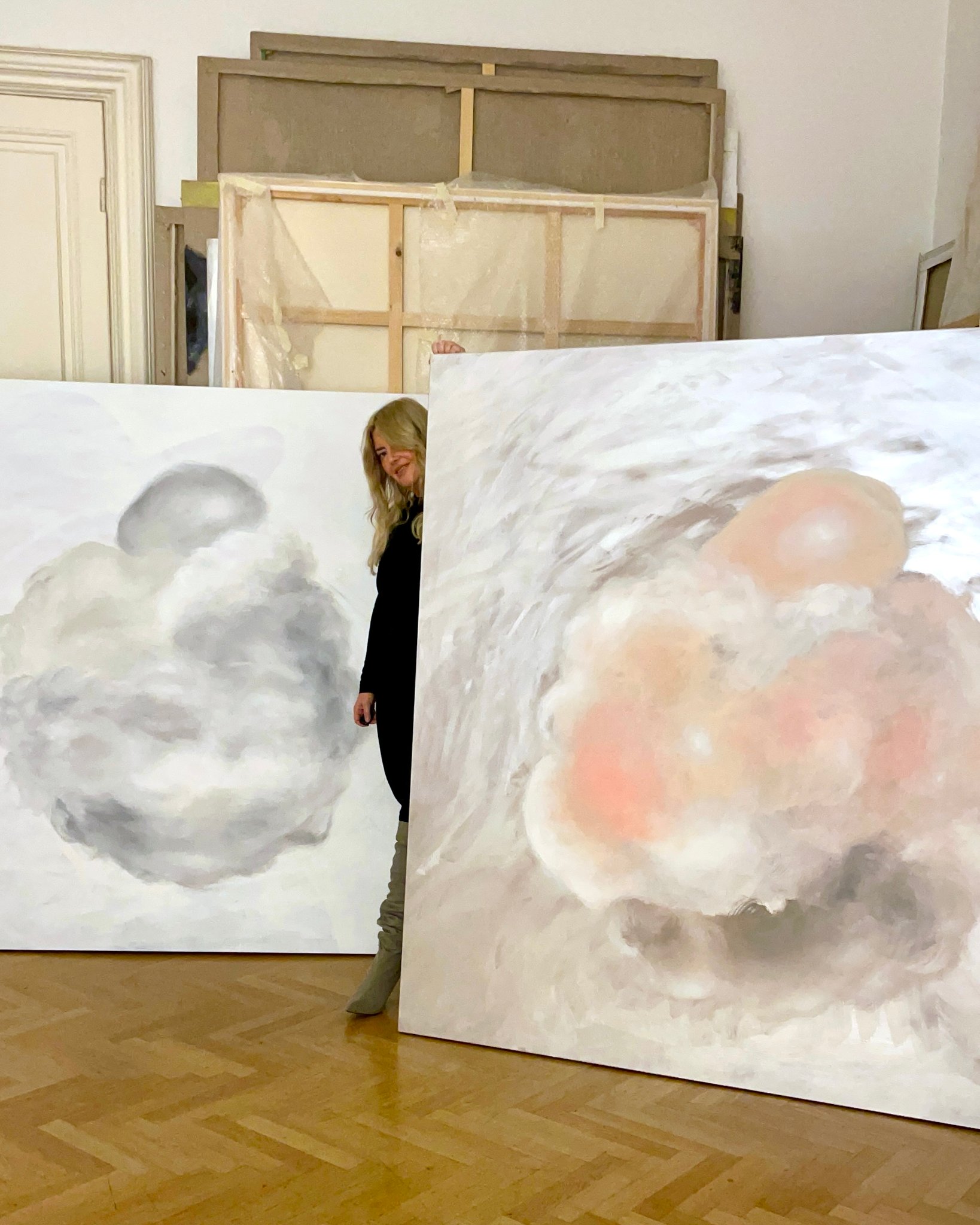 PETRA VON KAZINYAN IN HER STUDIO