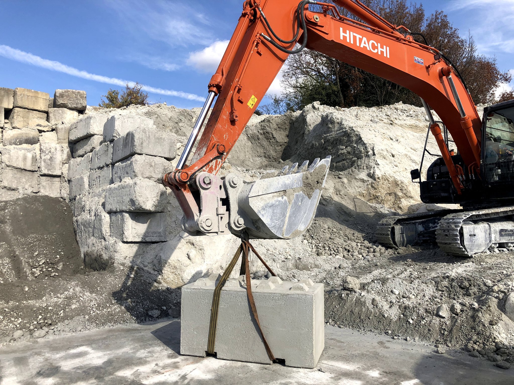 ナイロンスリングで安全作業