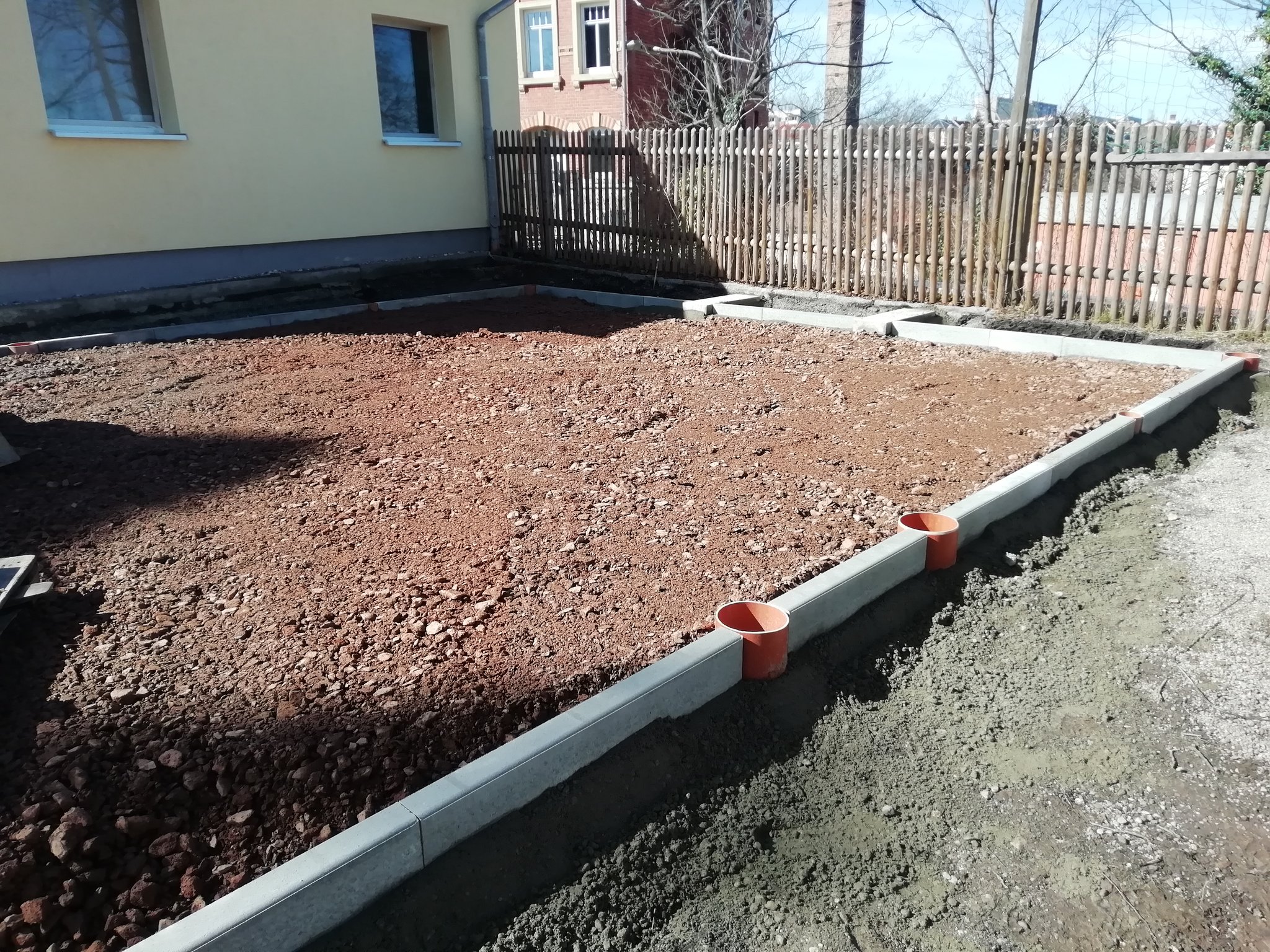 16.3.23 - Die Umrisse des Bolzplatzes sind nun erkennbar.