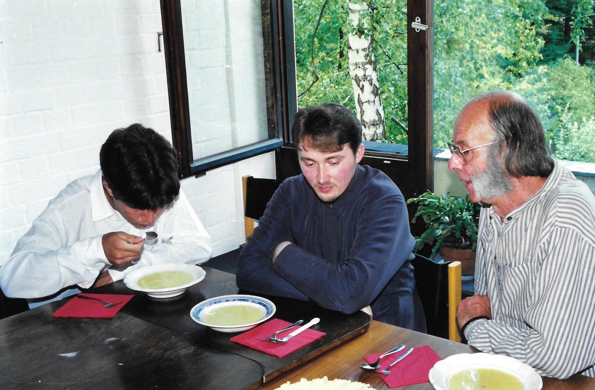 Игумен Андрей (Готтфрид) беседует со старостой прихода Сергиусом Реттером, 1999 год