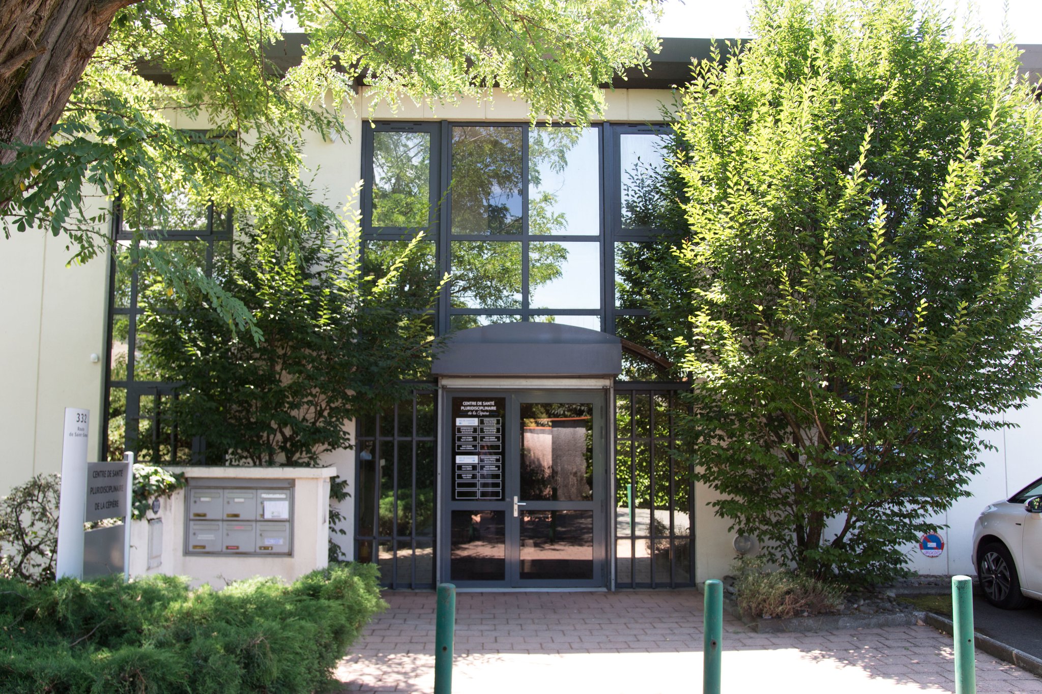 Entrée du Centre de Santé et au Cabinet d'Ostéopathie Des Arènes